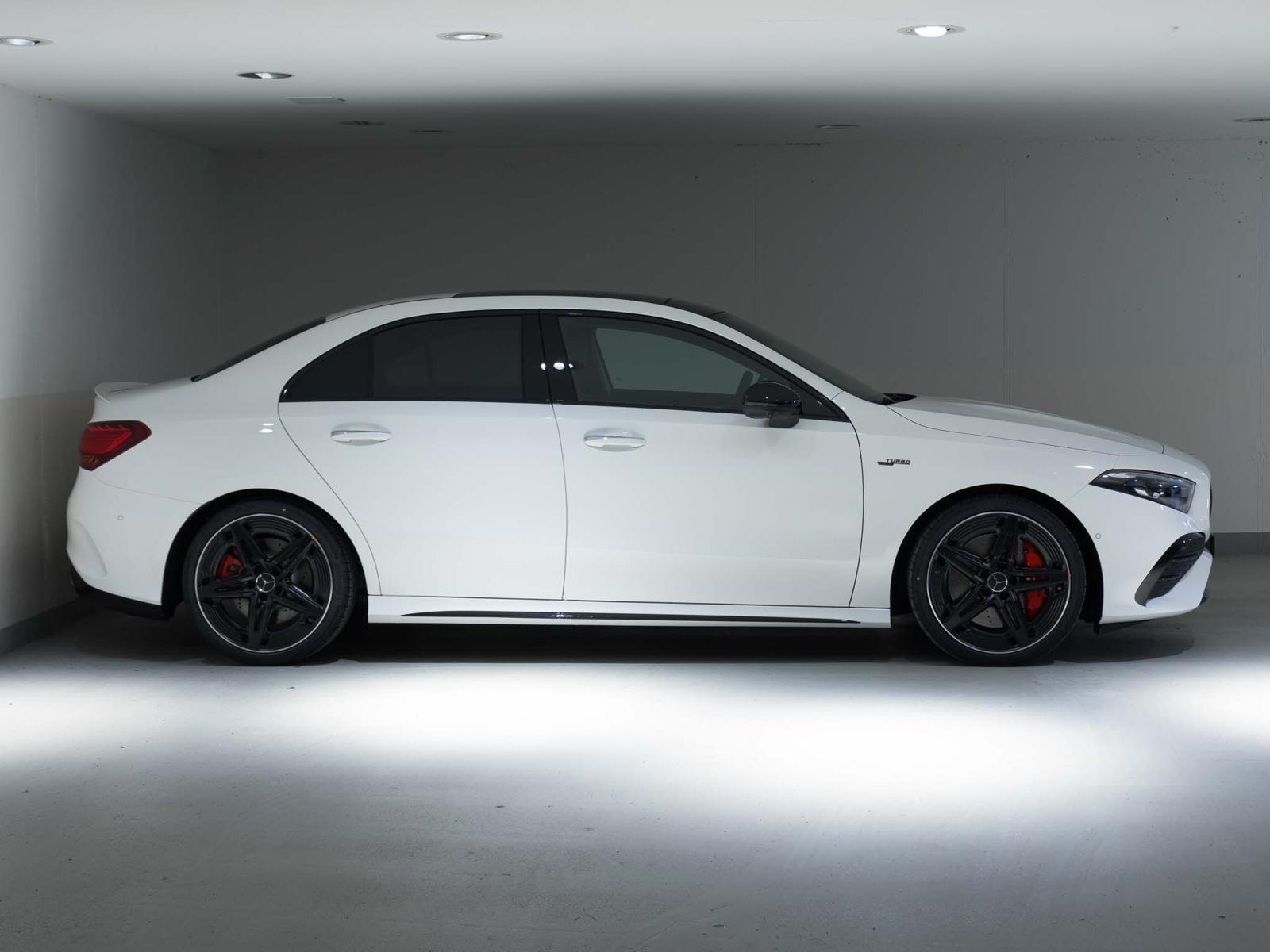MERCEDES-BENZ A 35 AMG 4MATIC+-image-1