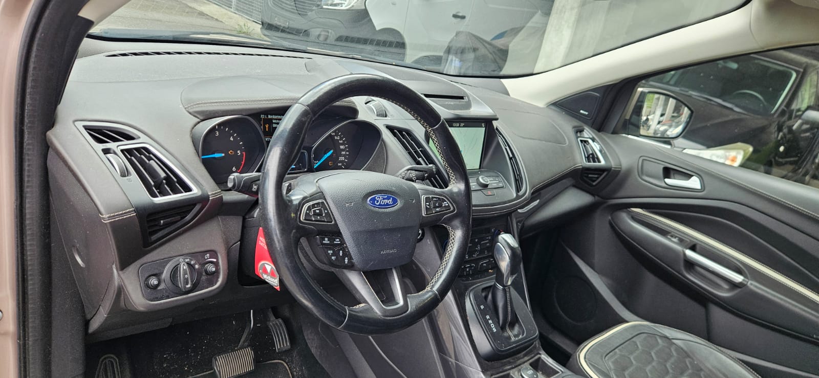 FORD Kuga 2.0 TDCi Titanium 4WD PowerShift-image-8