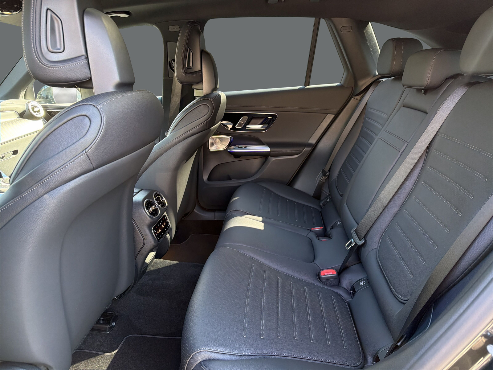 MERCEDES-BENZ GLC 300 e 4Matic EQ Star 9G-Tronic-image-13