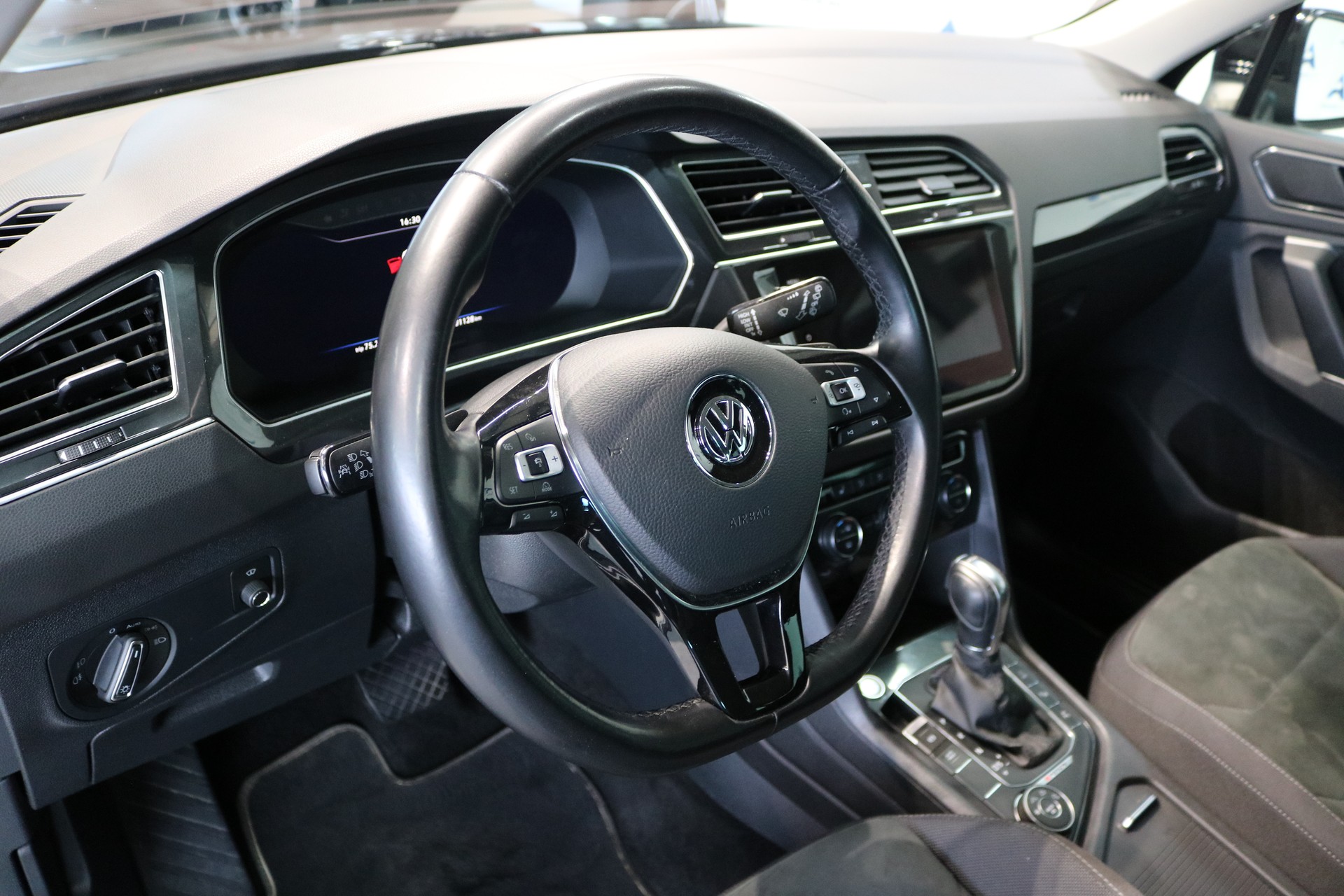 VW Tiguan 2.0TSI Highline 4Motion DSG-image-45