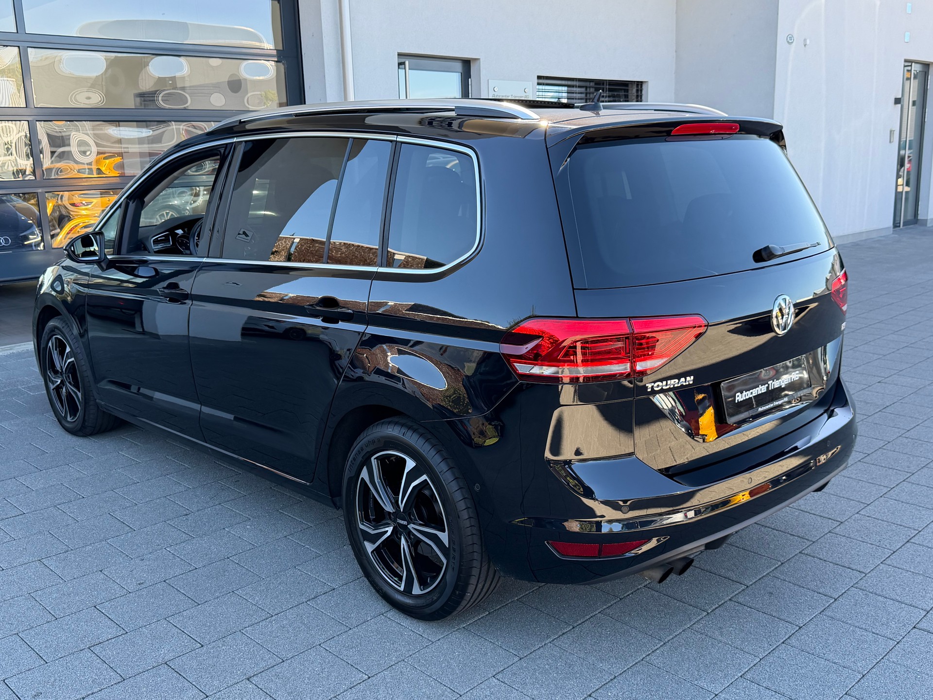VW Touran 1.4 TSI BlueMotion Technology Highline DSG-image-12
