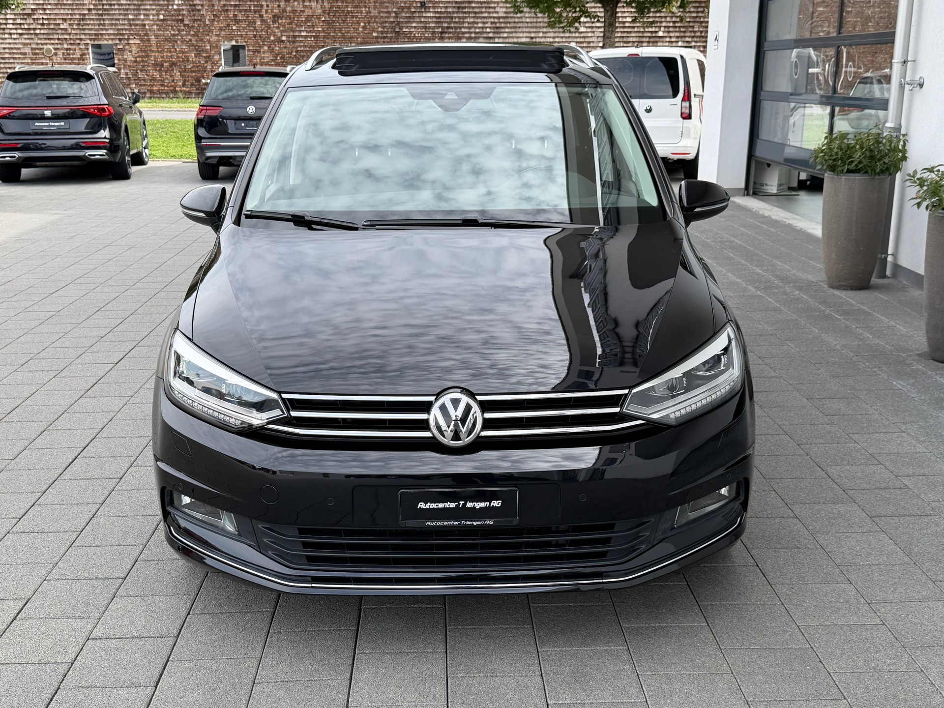 VW Touran 1.4 TSI BlueMotion Technology Highline DSG-image-1