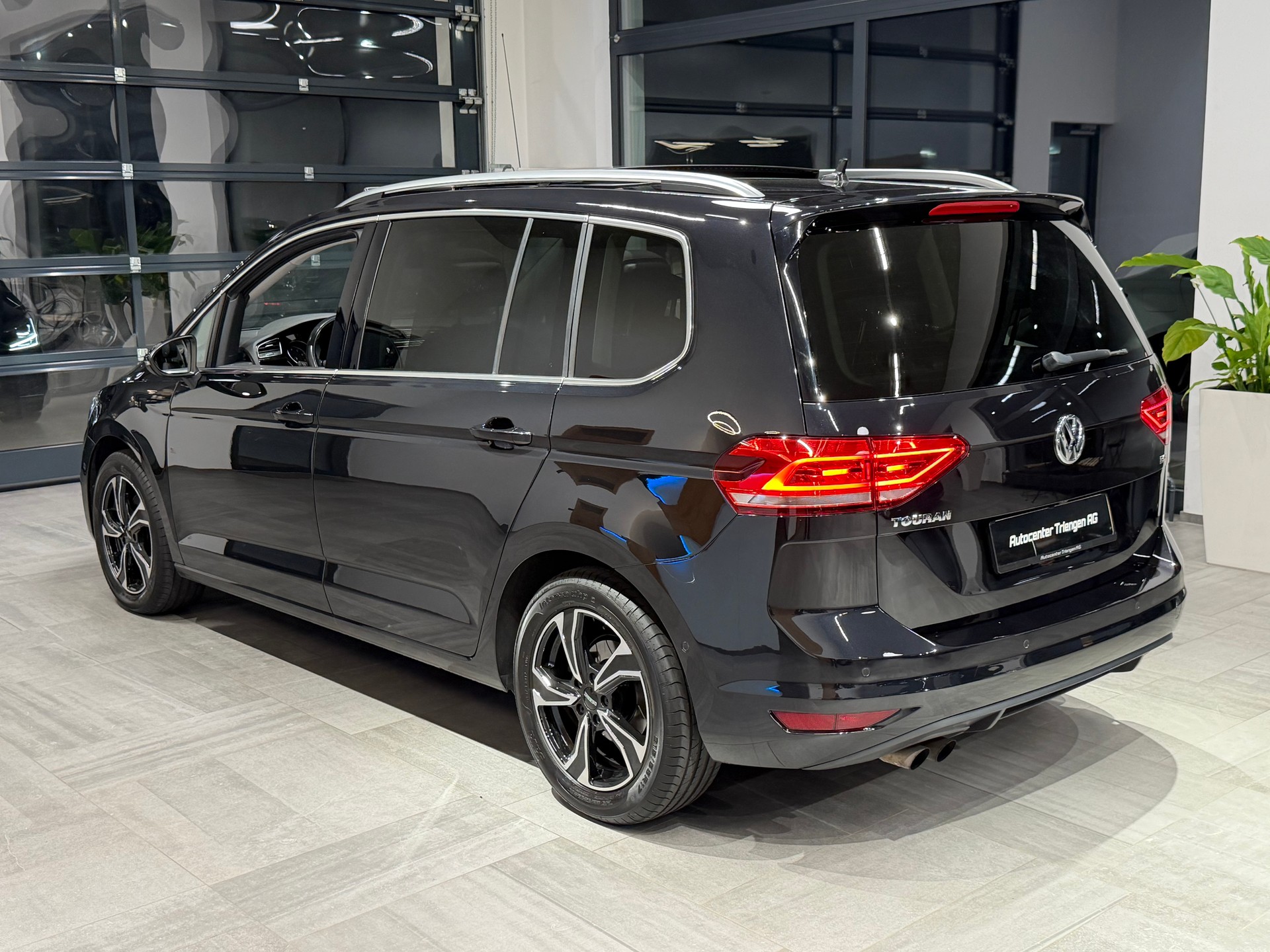 VW Touran 1.4 TSI BlueMotion Technology Highline DSG-image-9