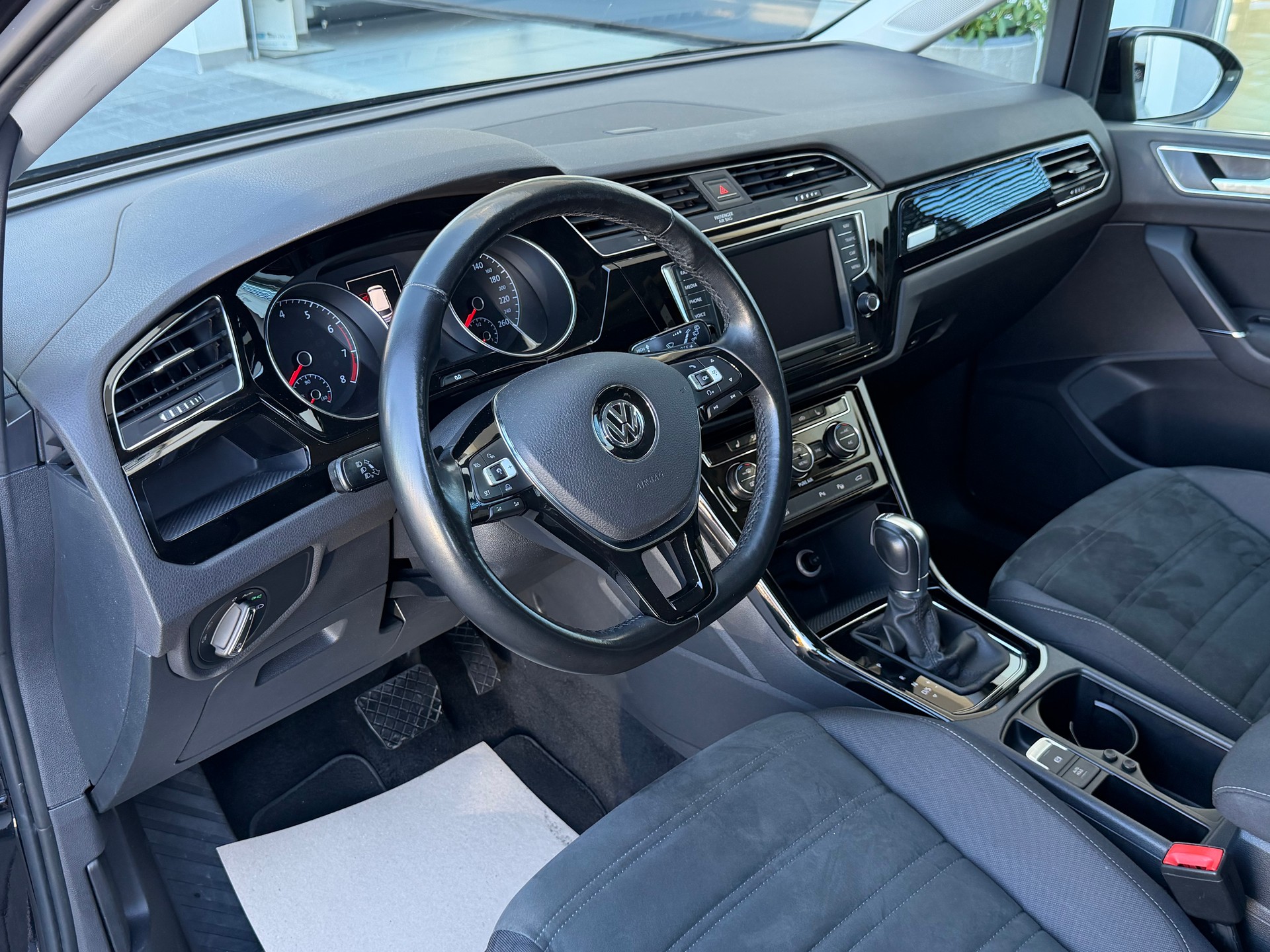VW Touran 1.4 TSI BlueMotion Technology Highline DSG-image-13