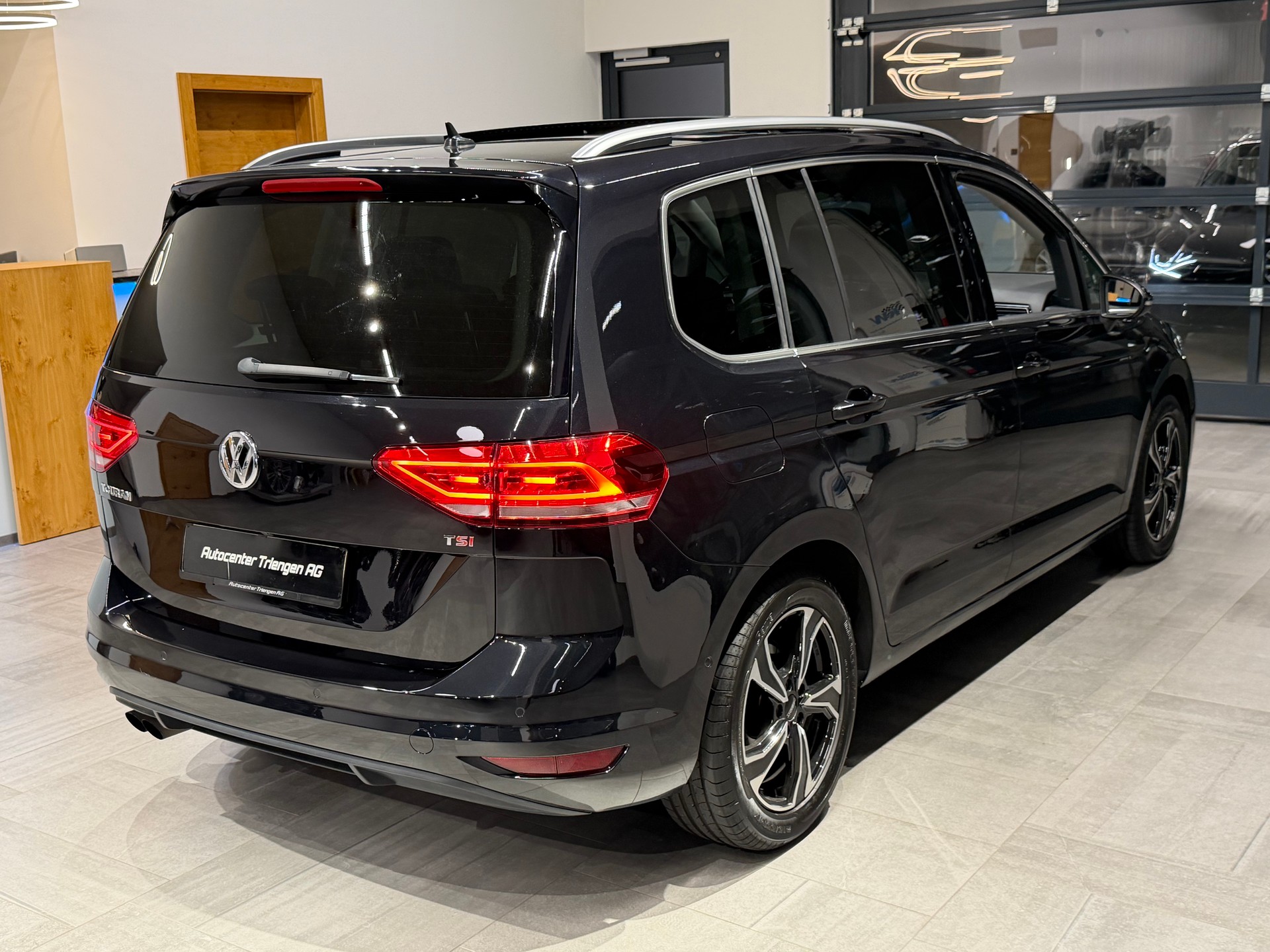 VW Touran 1.4 TSI BlueMotion Technology Highline DSG-image-8