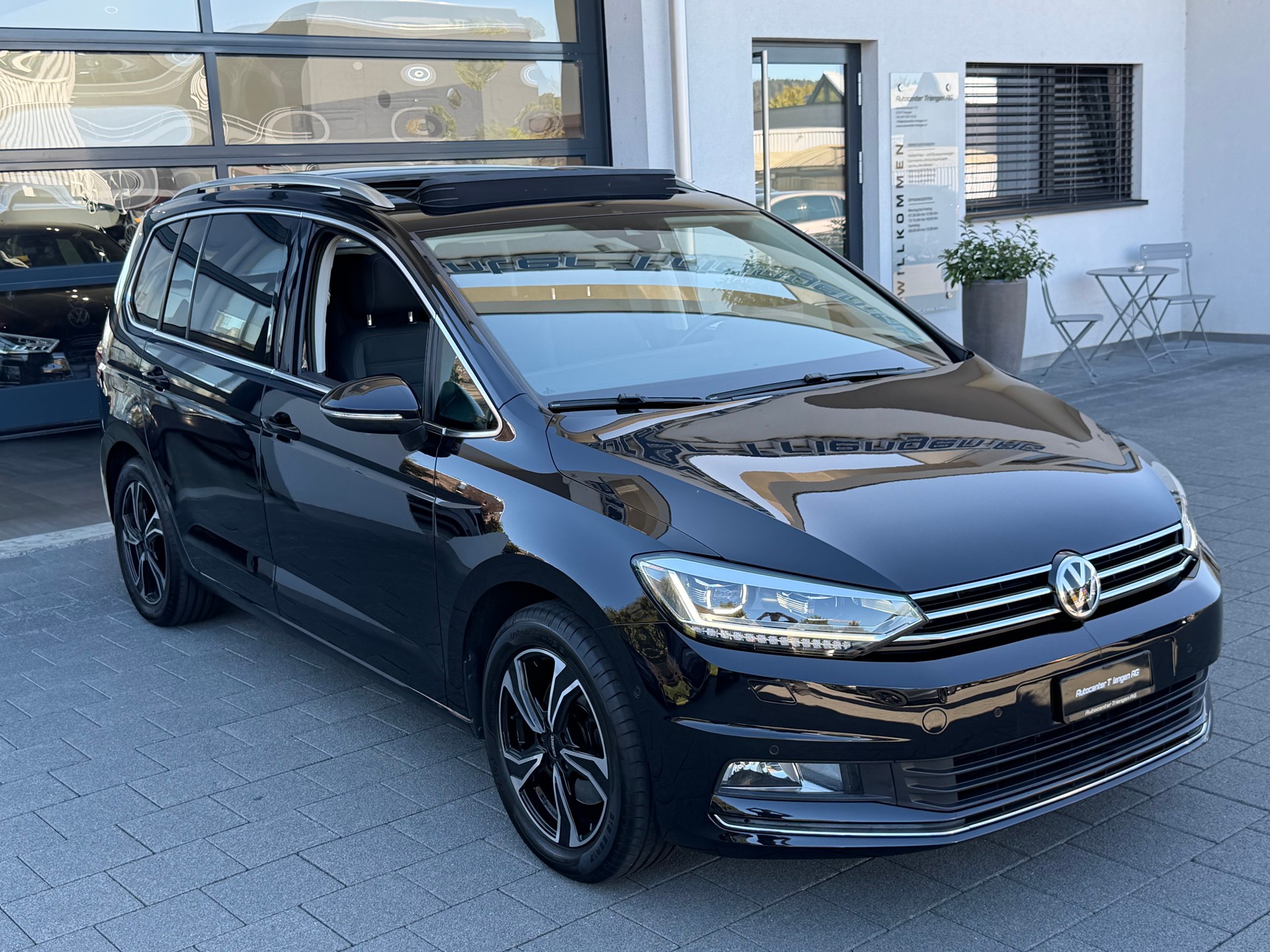 VW Touran 1.4 TSI BlueMotion Technology Highline DSG-image-2