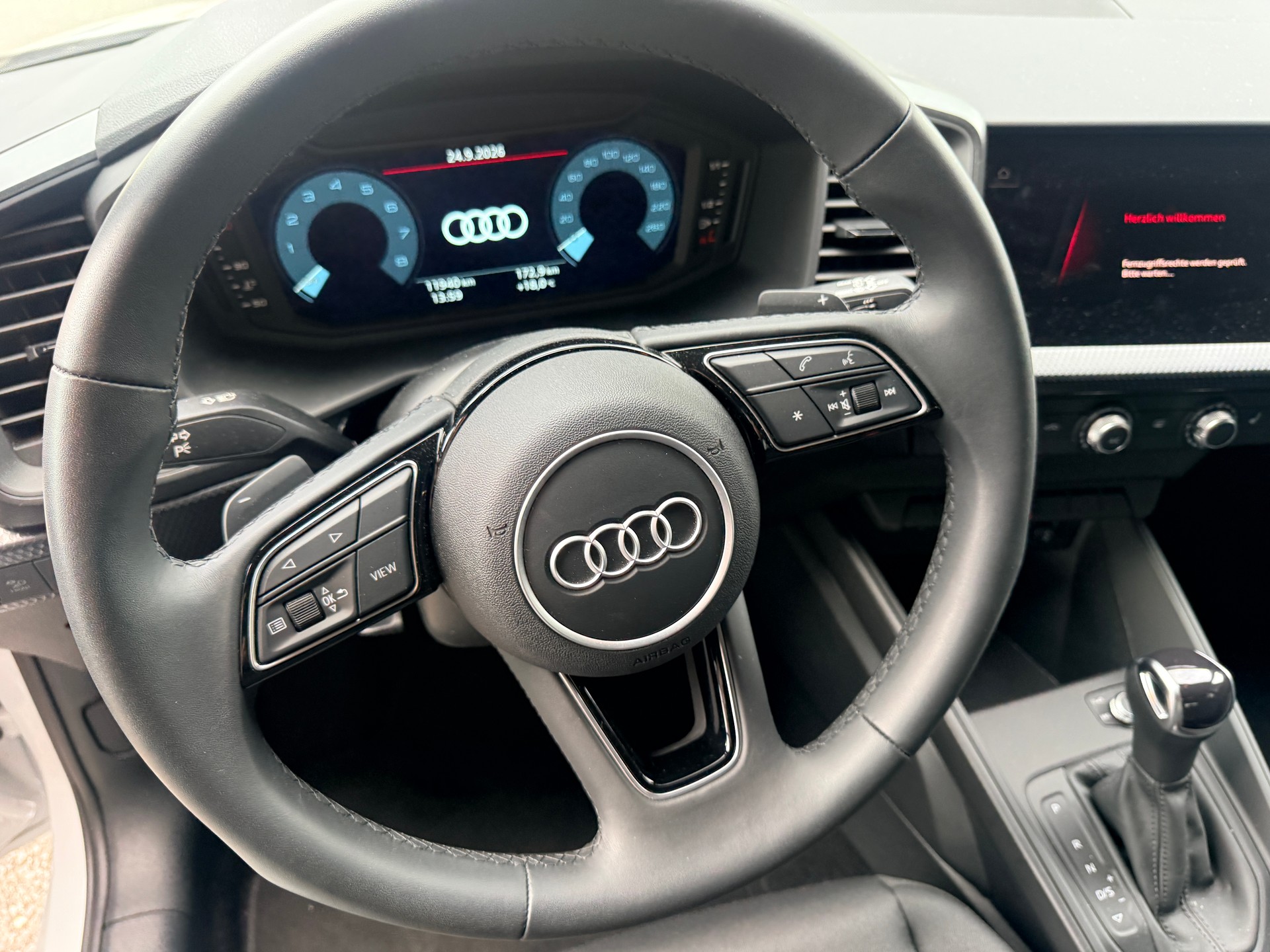 AUDI A1 Sportback 30 TFSI Attraction S-tronic 116PS CH-Fahrzeug.-image-13