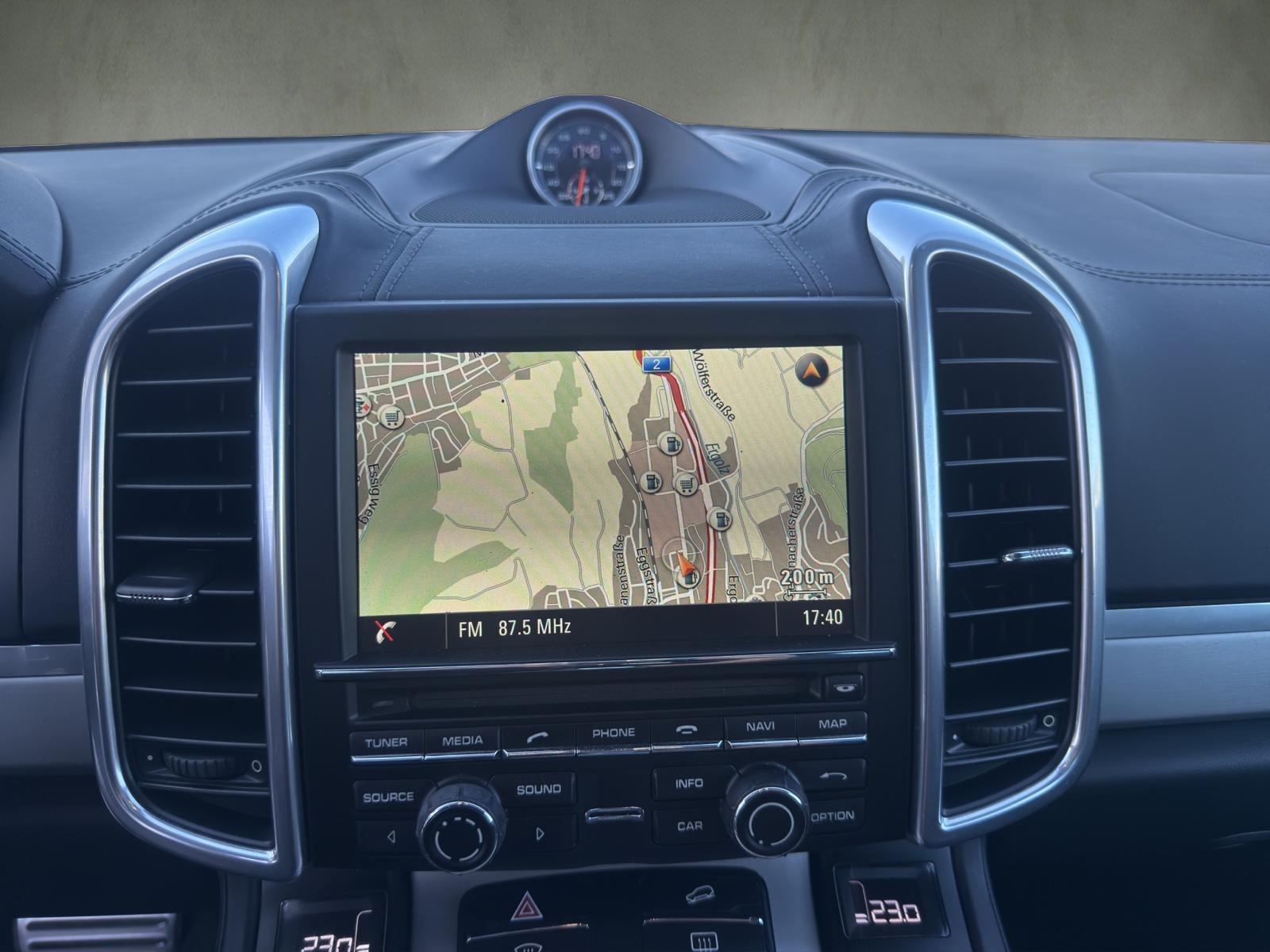 PORSCHE Cayenne Turbo-image-11