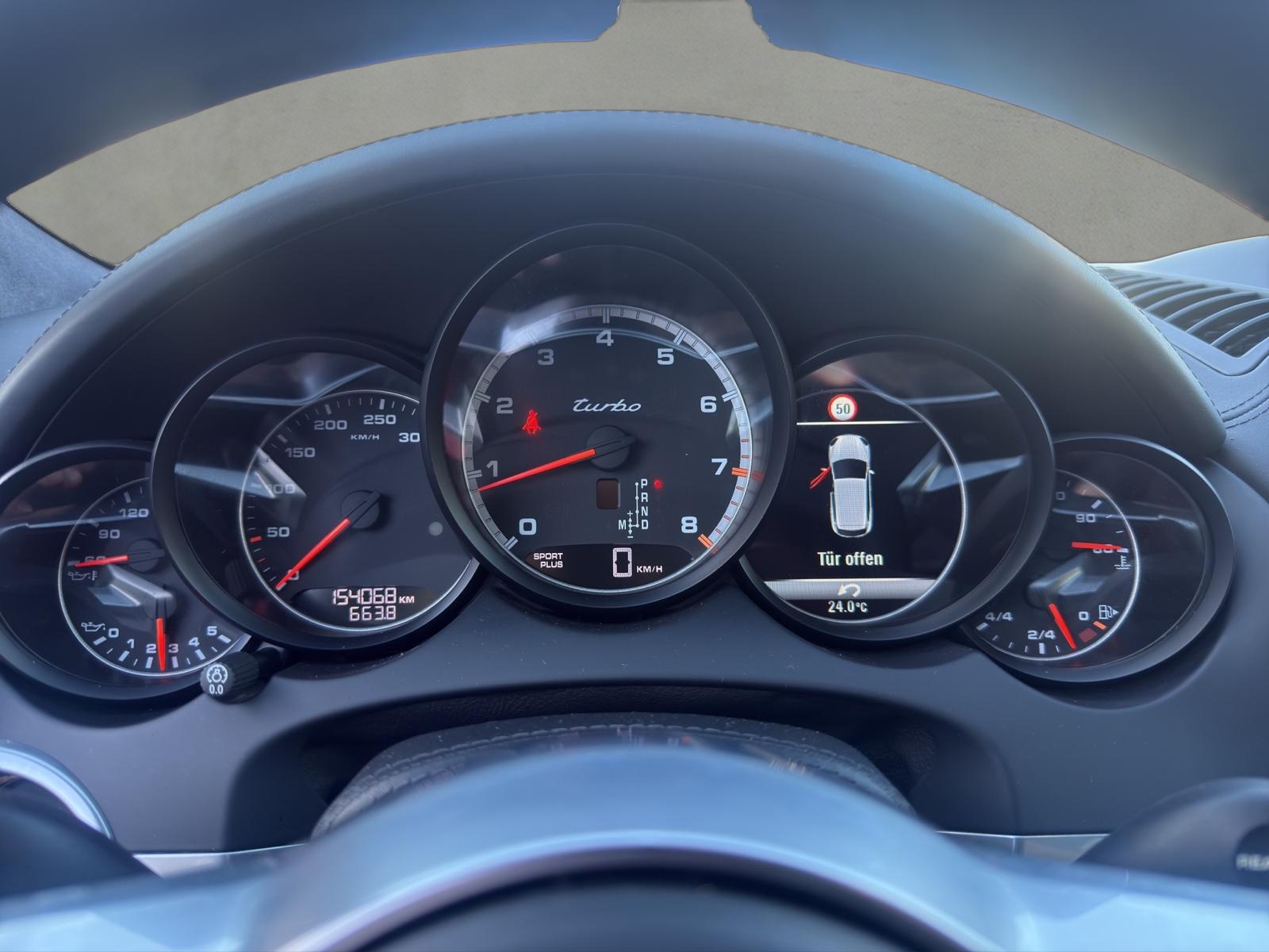 PORSCHE Cayenne Turbo-image-10