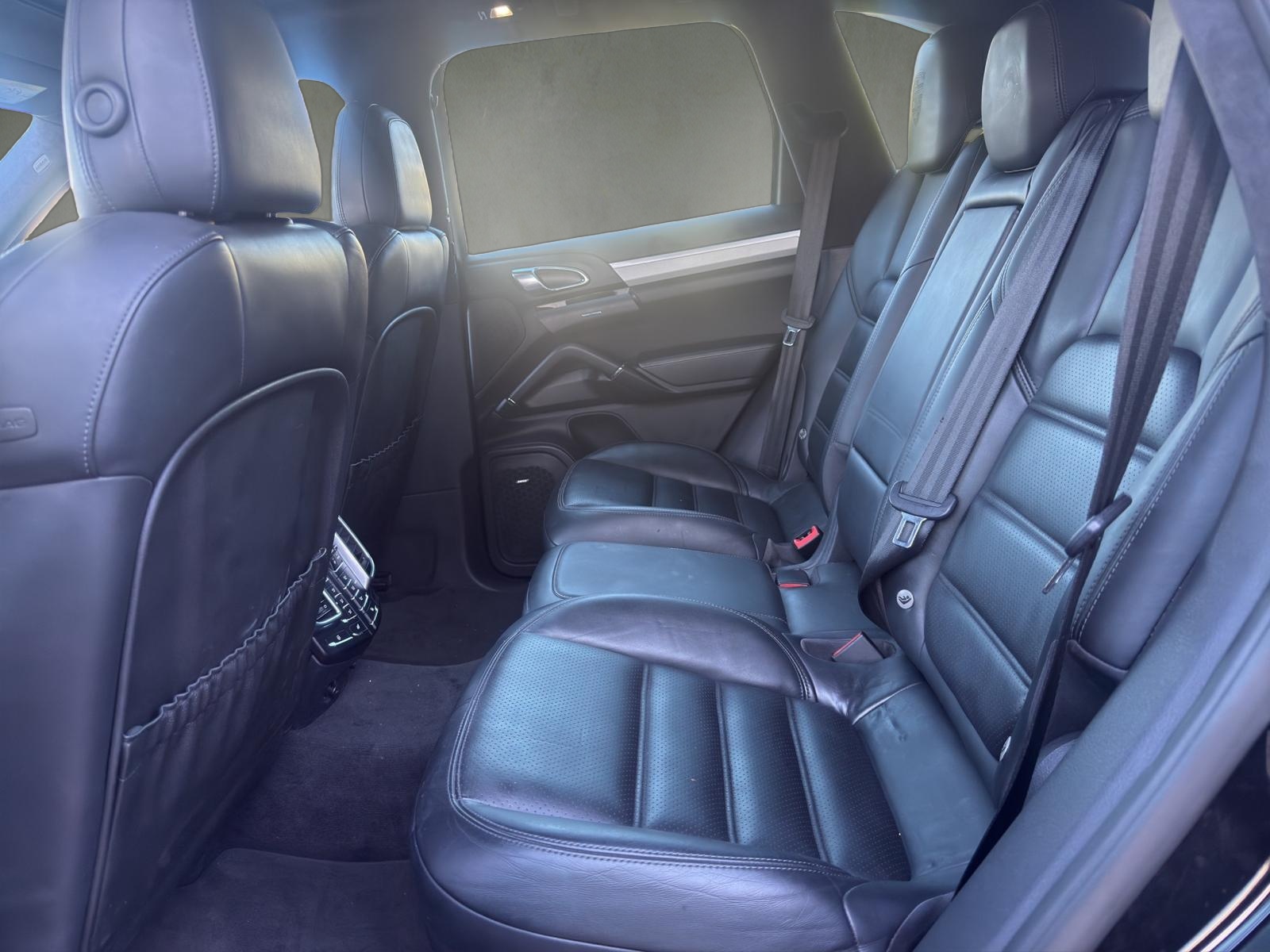 PORSCHE Cayenne Turbo-image-13