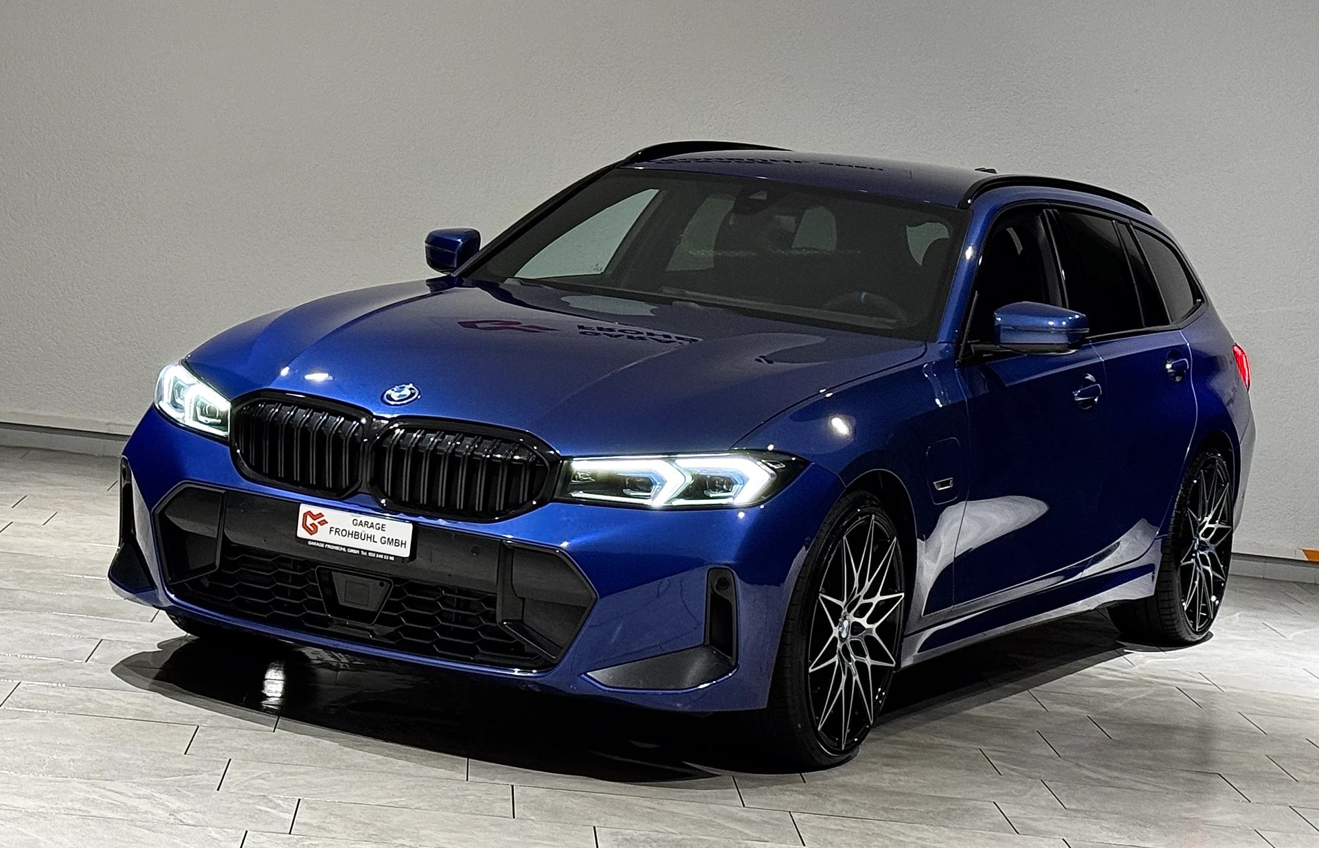 BMW 330e xDrive Steptronic M Sport-image-0