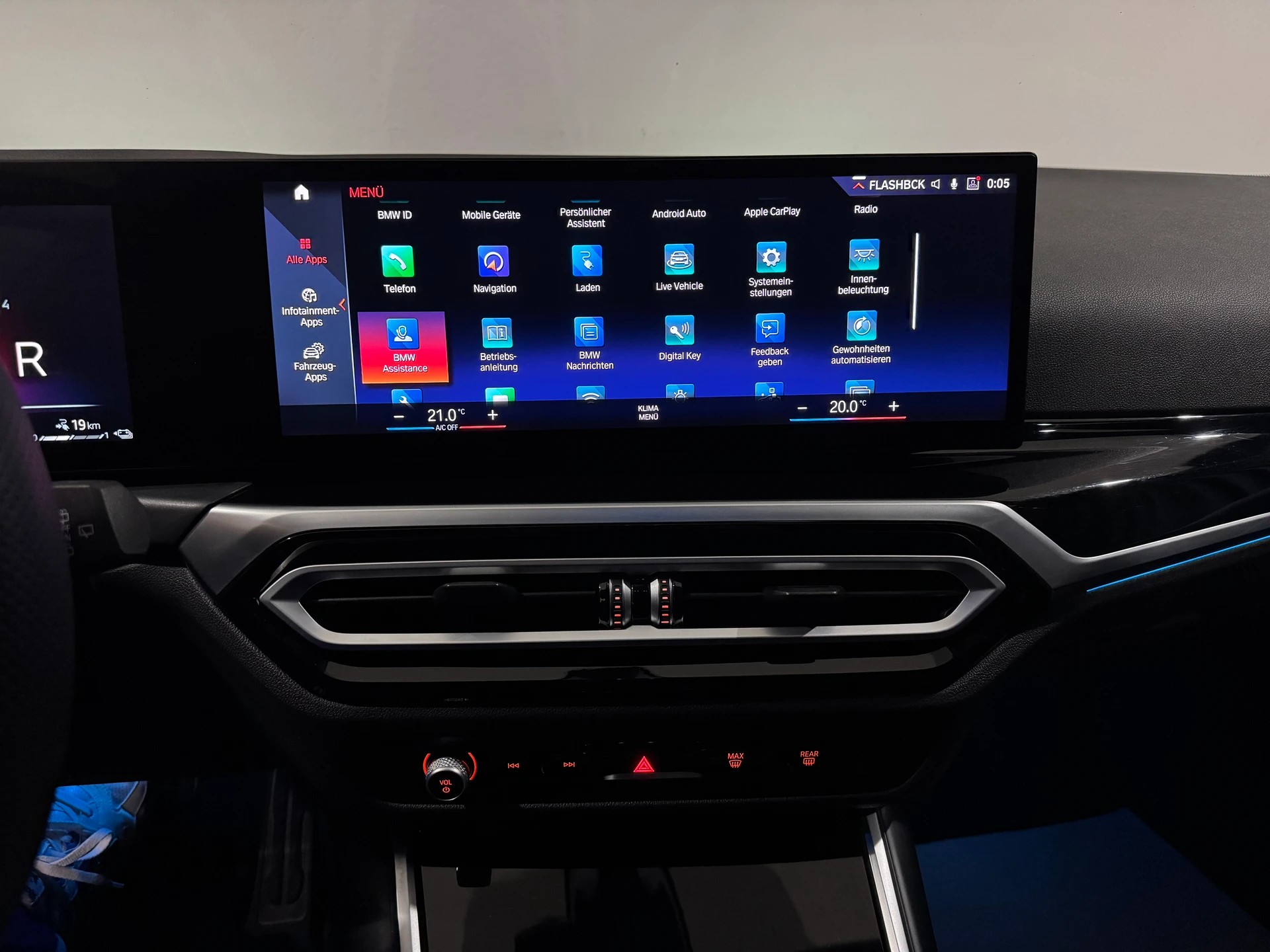 BMW 330e xDrive Steptronic M Sport-image-19