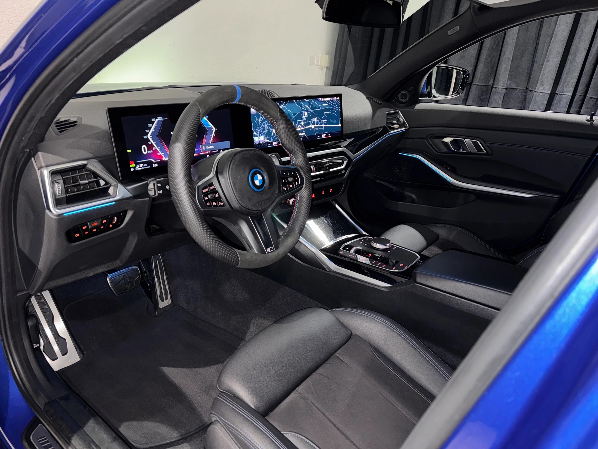 BMW 330e xDrive Steptronic M Sport-image-13