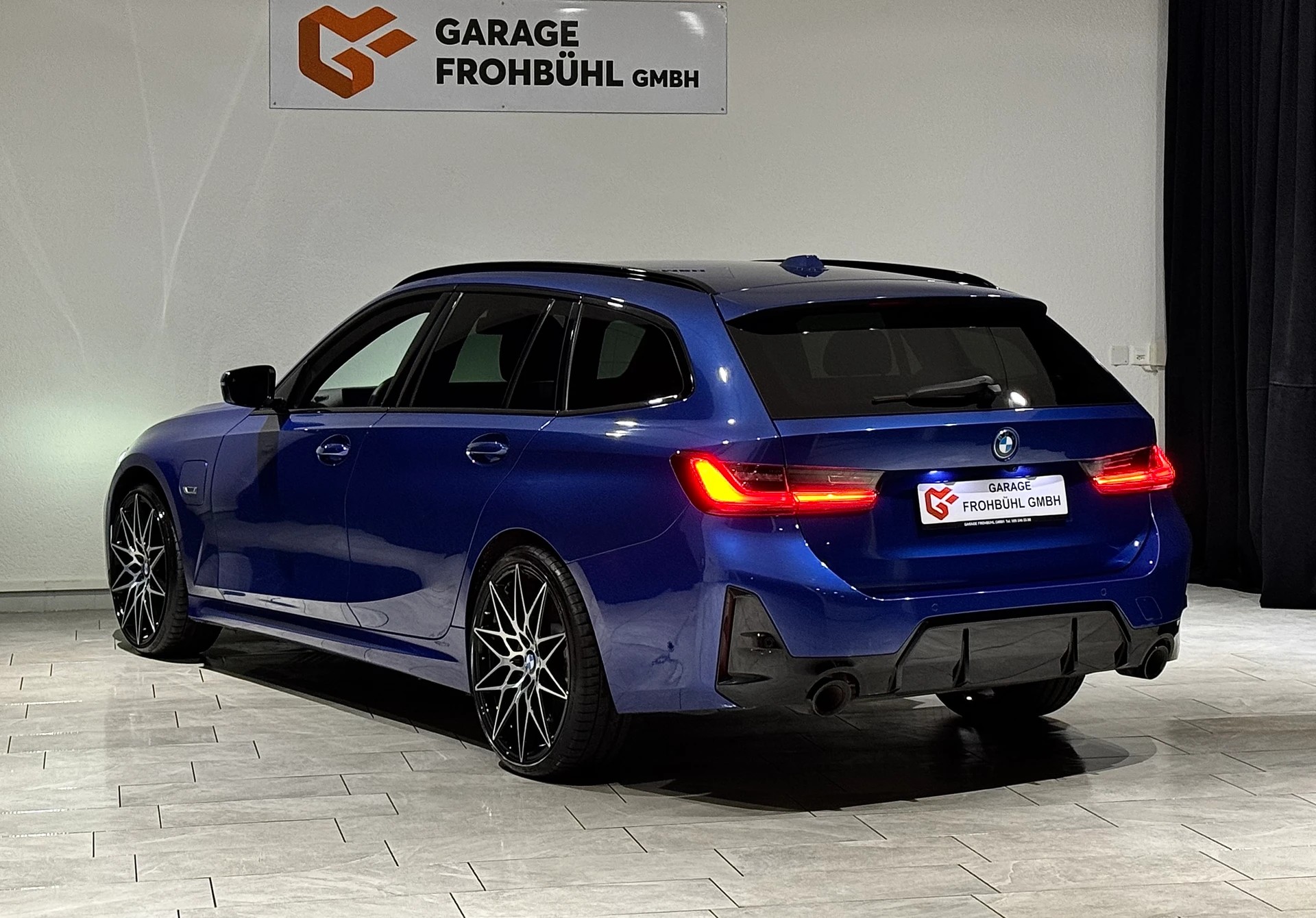 BMW 330e xDrive Steptronic M Sport-image-4