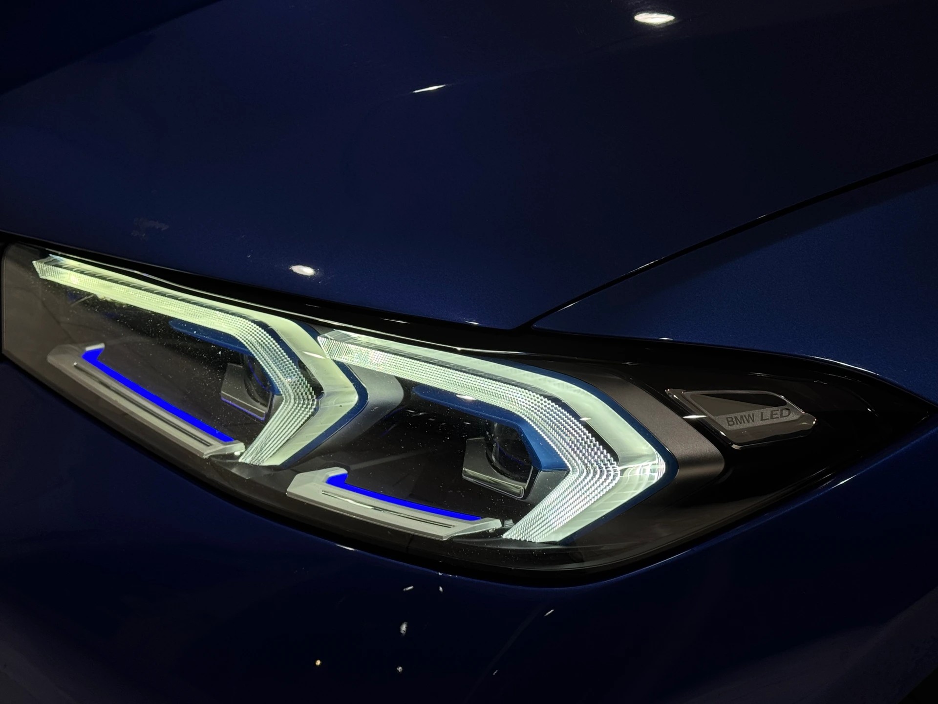 BMW 330e xDrive Steptronic M Sport-image-9