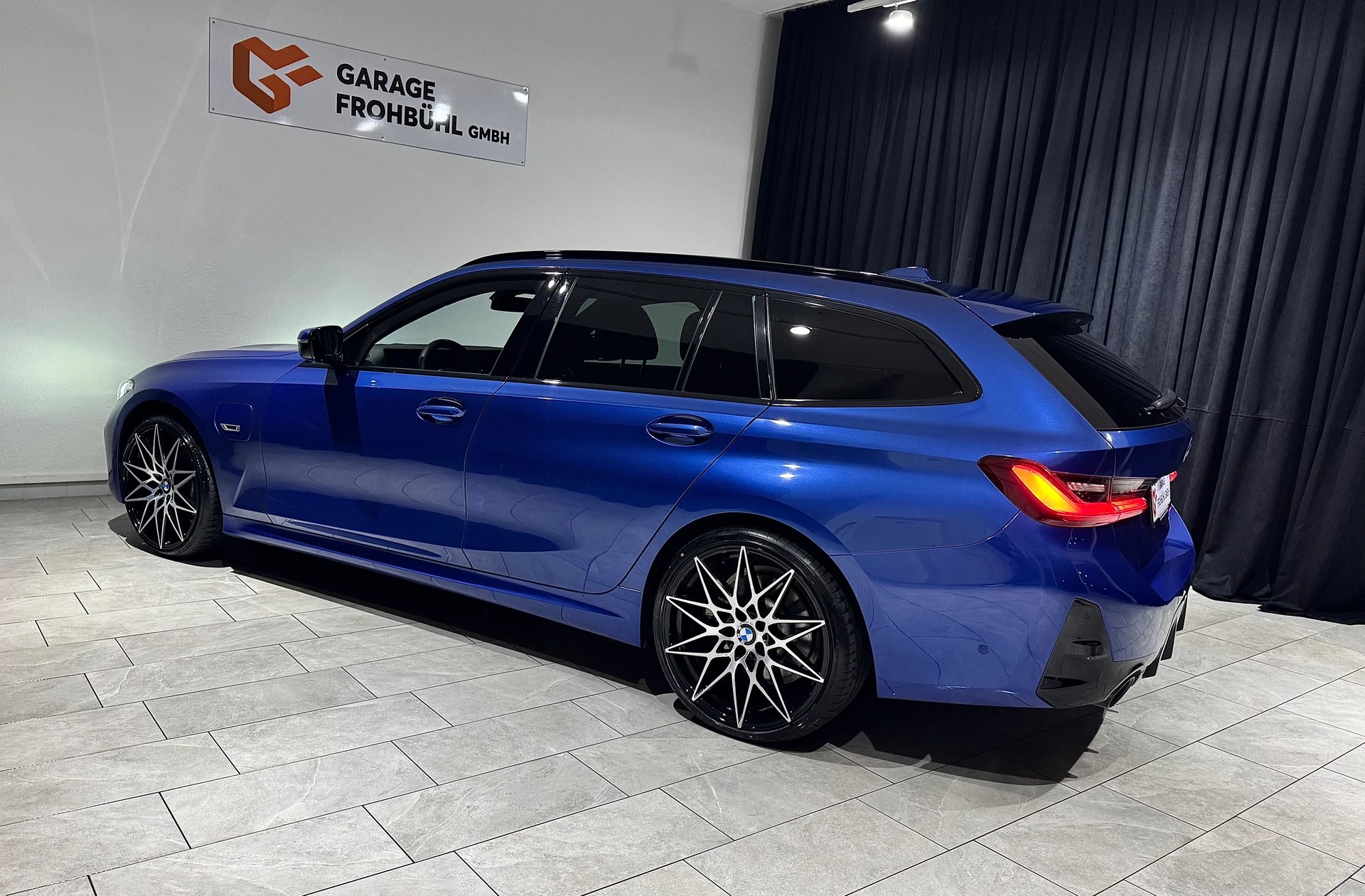 BMW 330e xDrive Steptronic M Sport-image-6