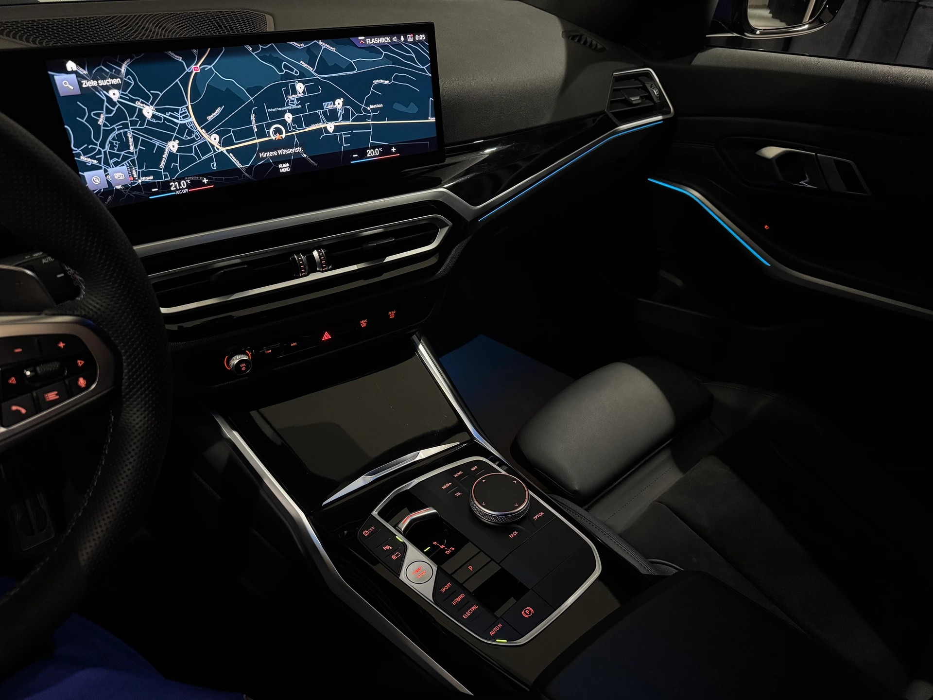 BMW 330e xDrive Steptronic M Sport-image-24