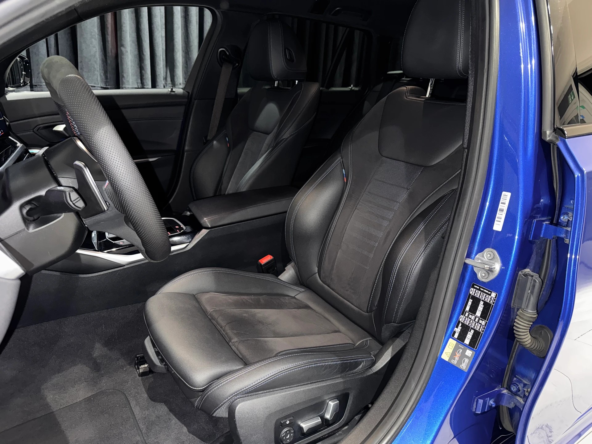 BMW 330e xDrive Steptronic M Sport-image-21