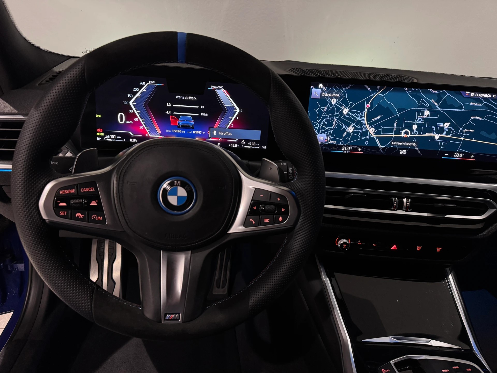 BMW 330e xDrive Steptronic M Sport-image-22
