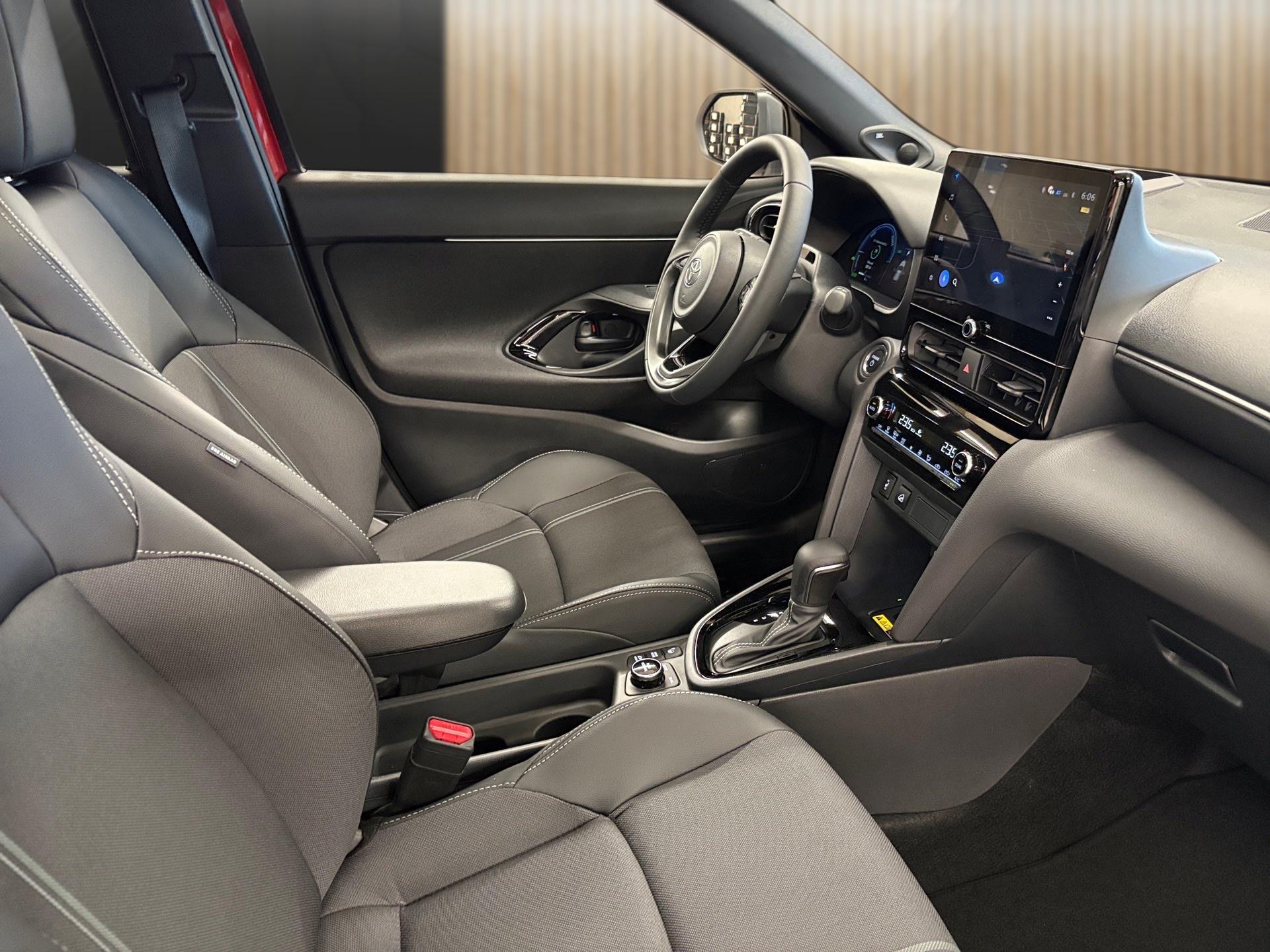 TOYOTA Yaris Cross 1.5 Premium AWDi e-CVT-image-15