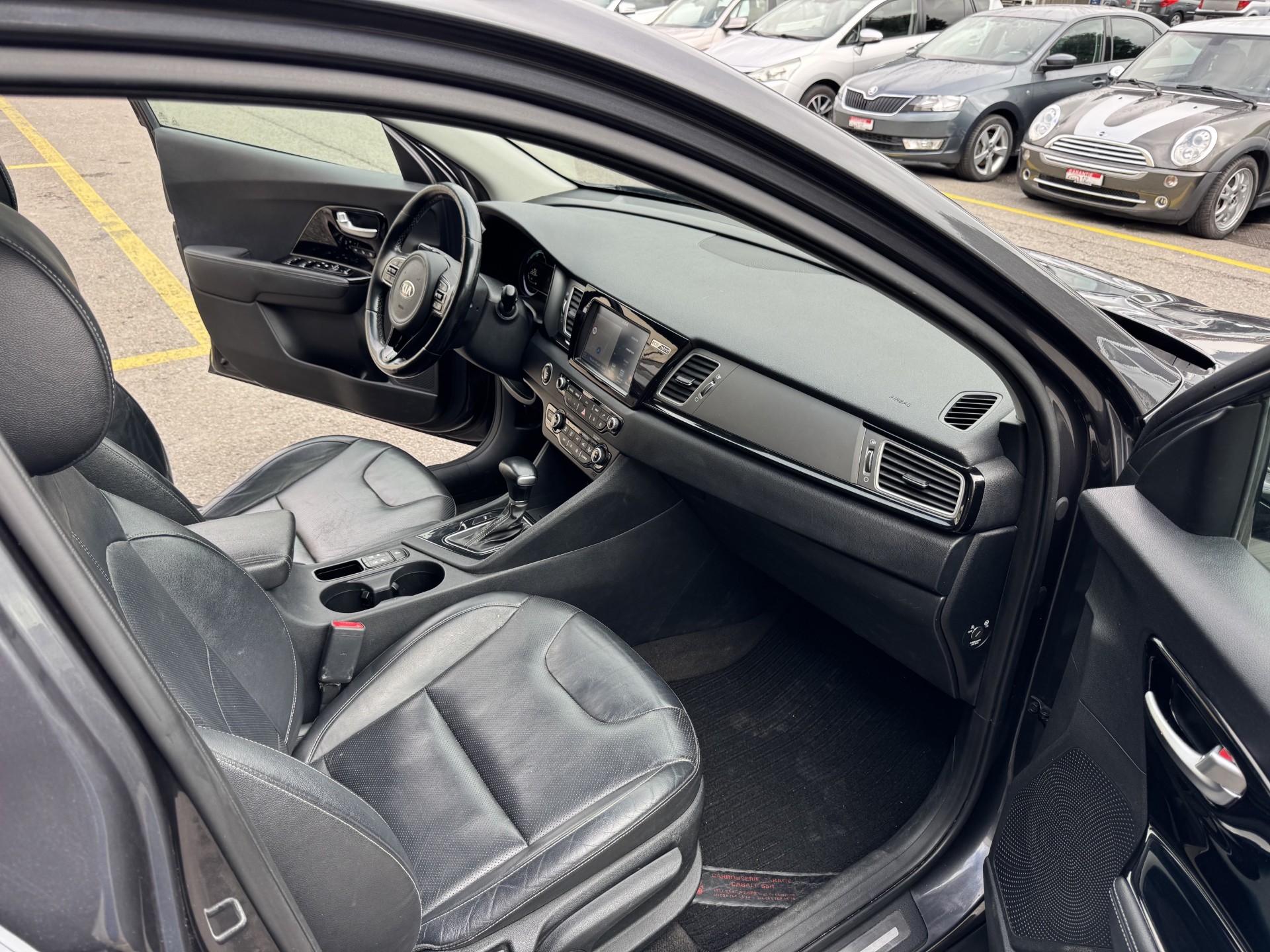 KIA Niro 1.6GDi Hybrid Style DCT-image-12