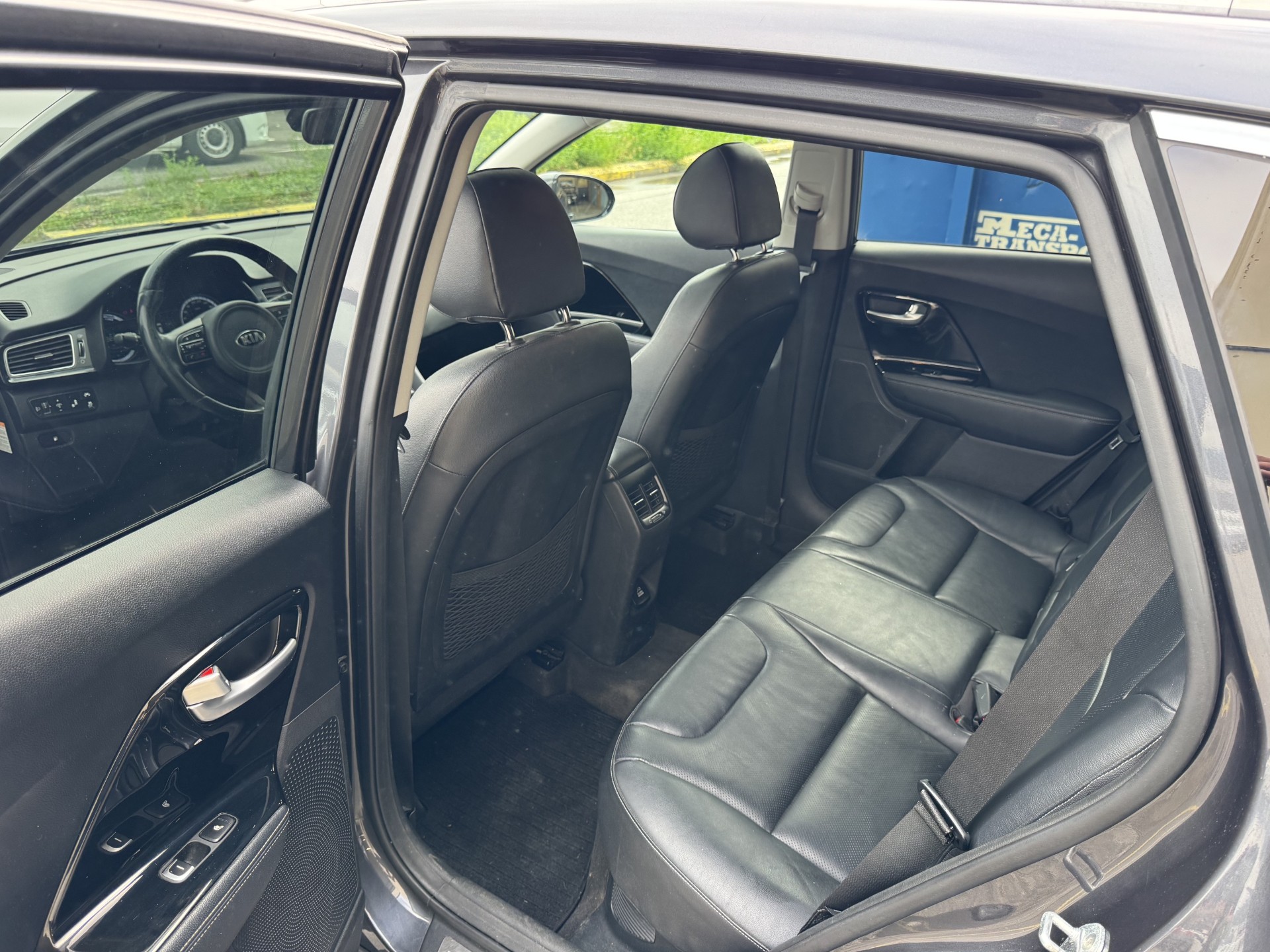 KIA Niro 1.6GDi Hybrid Style DCT-image-9
