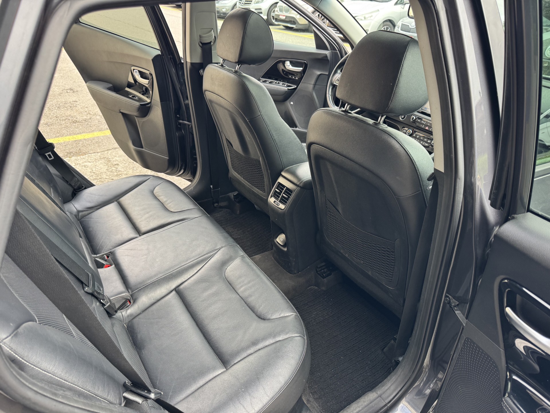 KIA Niro 1.6GDi Hybrid Style DCT-image-11