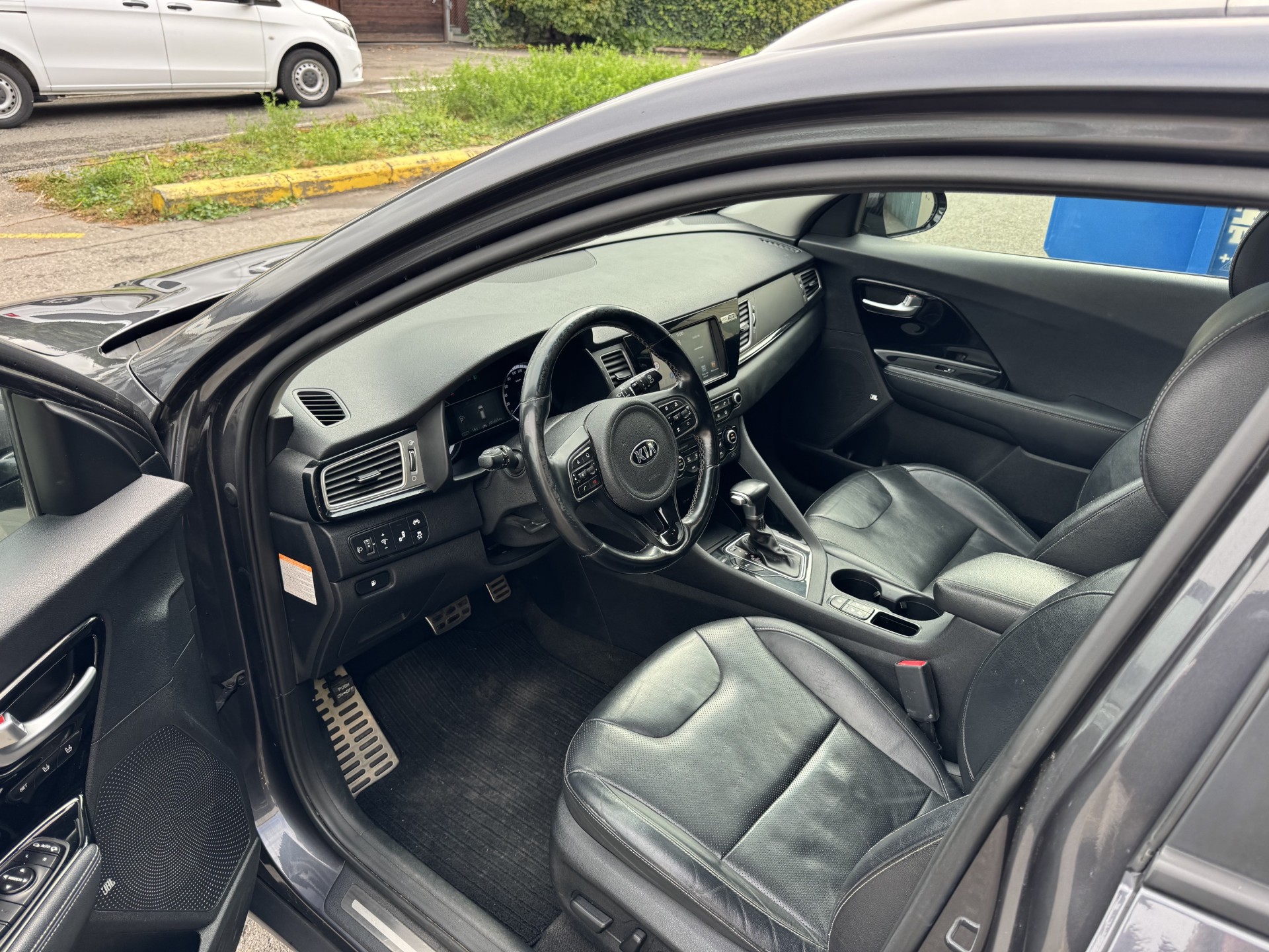 KIA Niro 1.6GDi Hybrid Style DCT-image-7