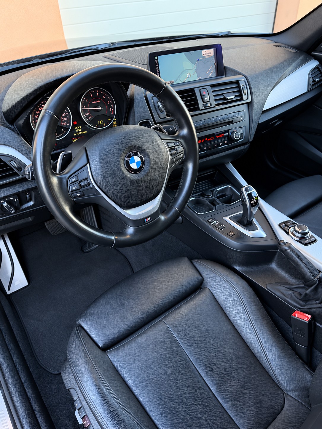 BMW M135i xDrive Steptronic-image-6