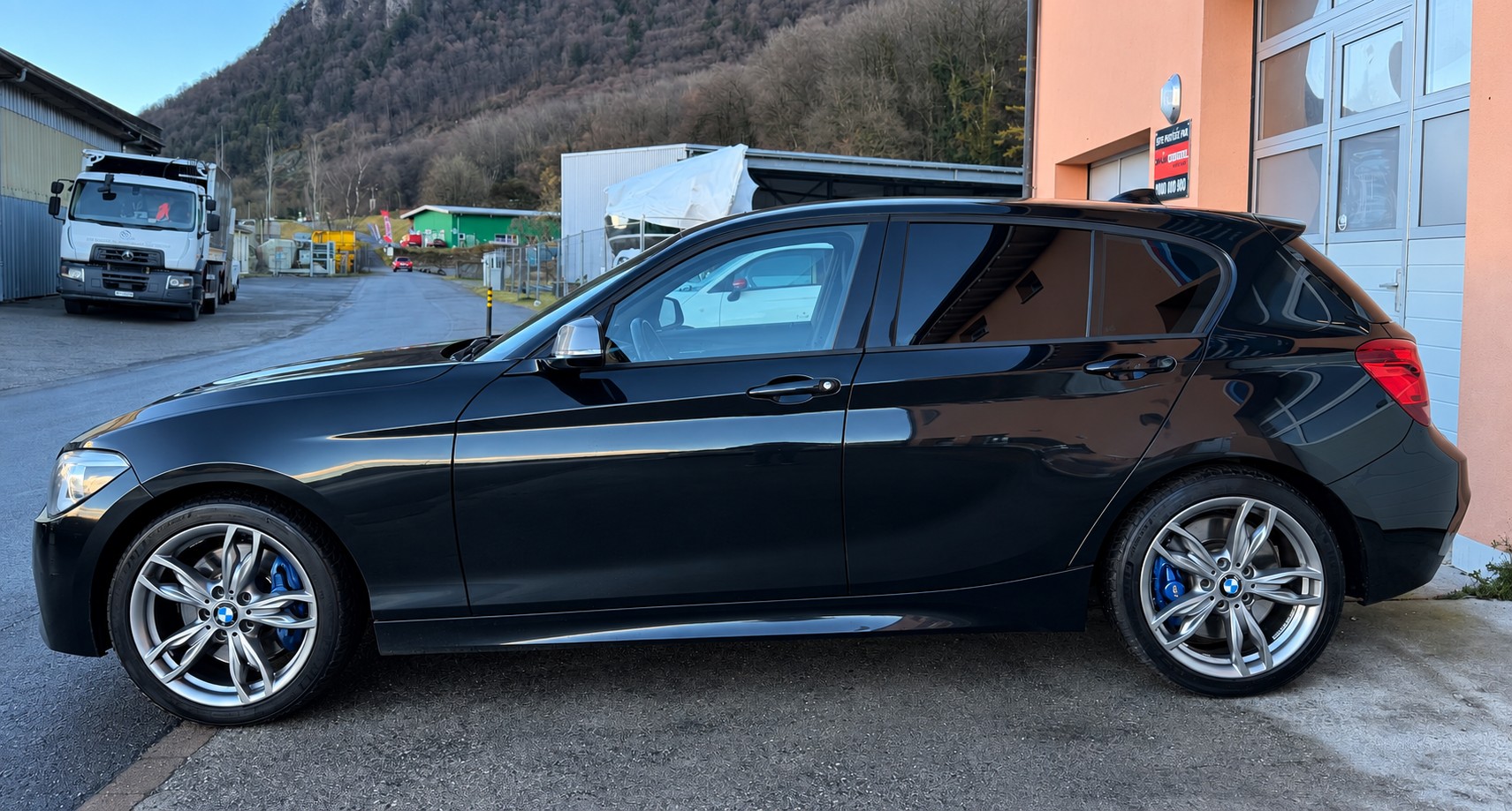 BMW M135i xDrive Steptronic-image-5