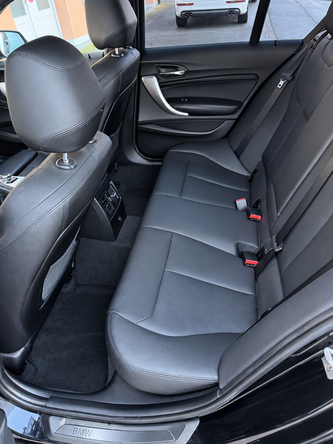 BMW M135i xDrive Steptronic-image-9