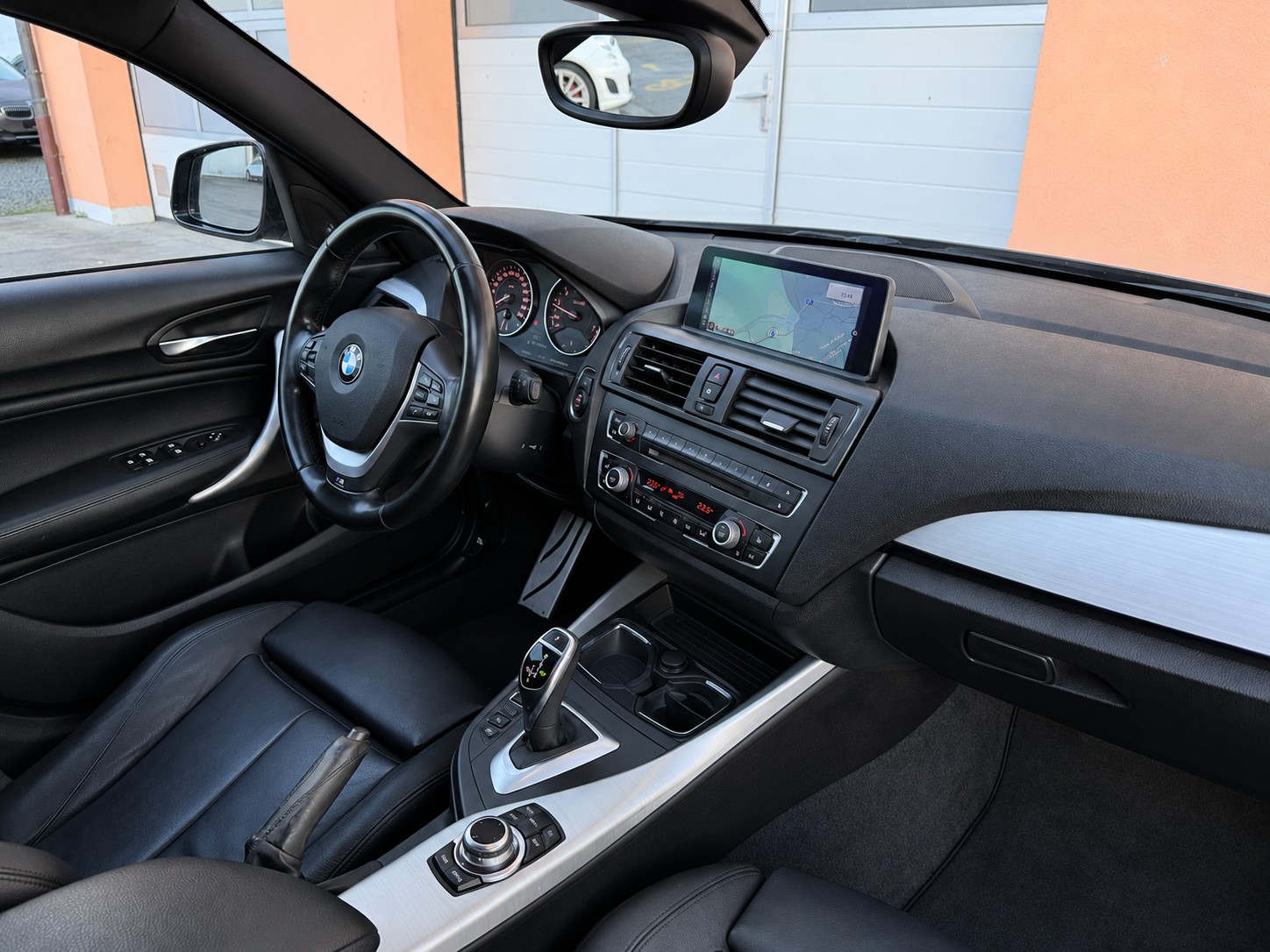 BMW M135i xDrive Steptronic-image-8