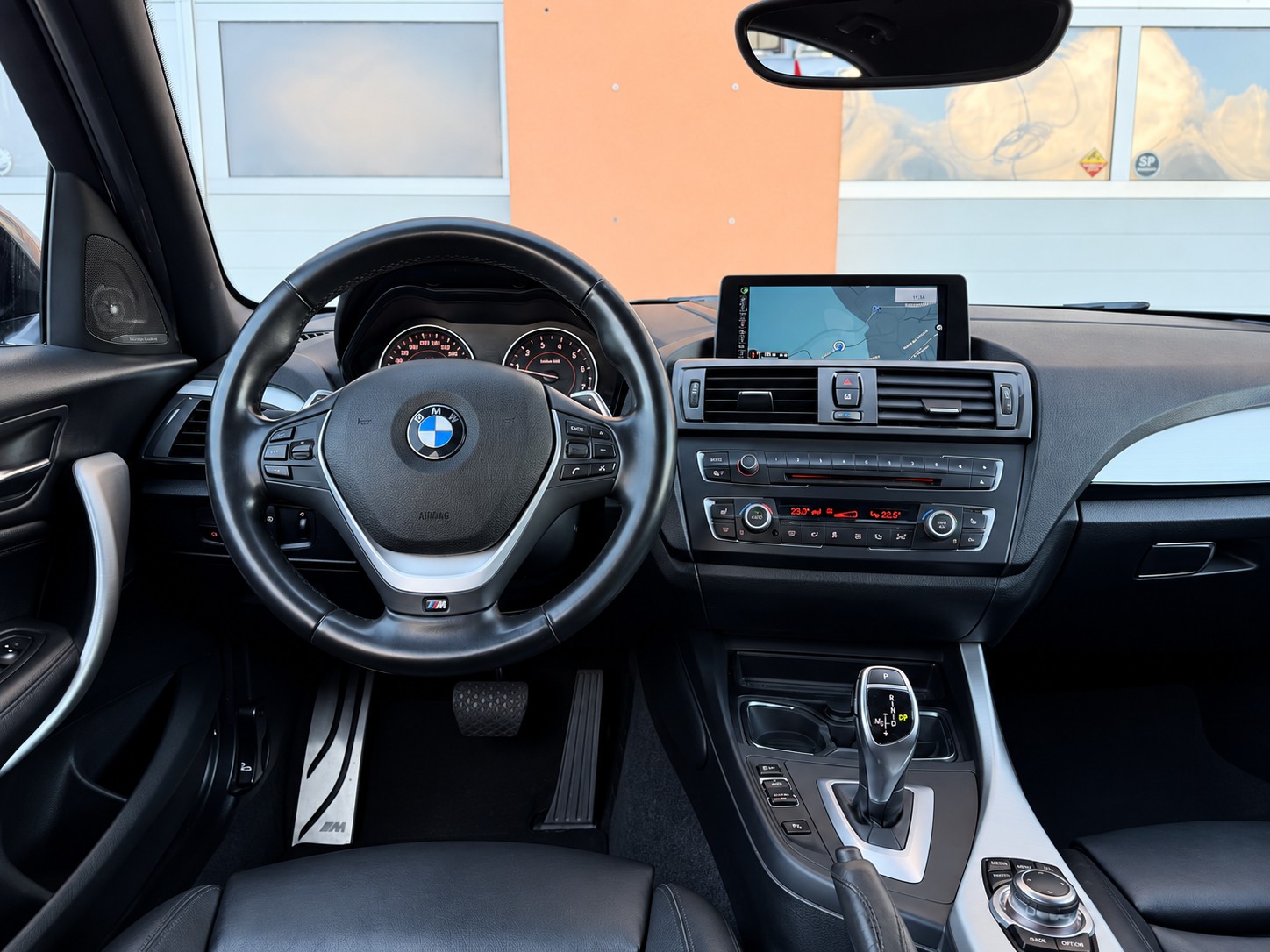 BMW M135i xDrive Steptronic-image-7