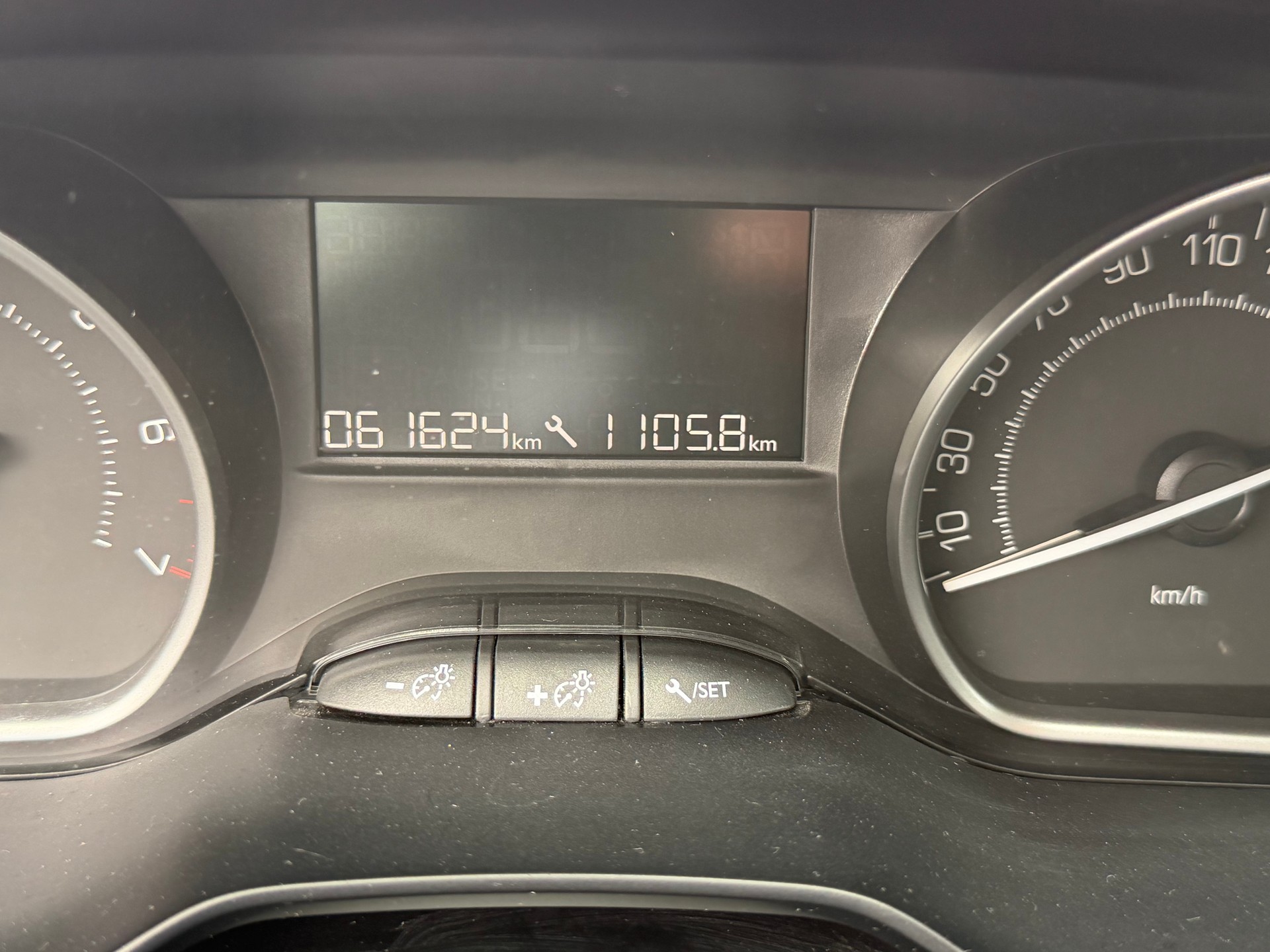 PEUGEOT 208 1.2 PureTech Access-image-9