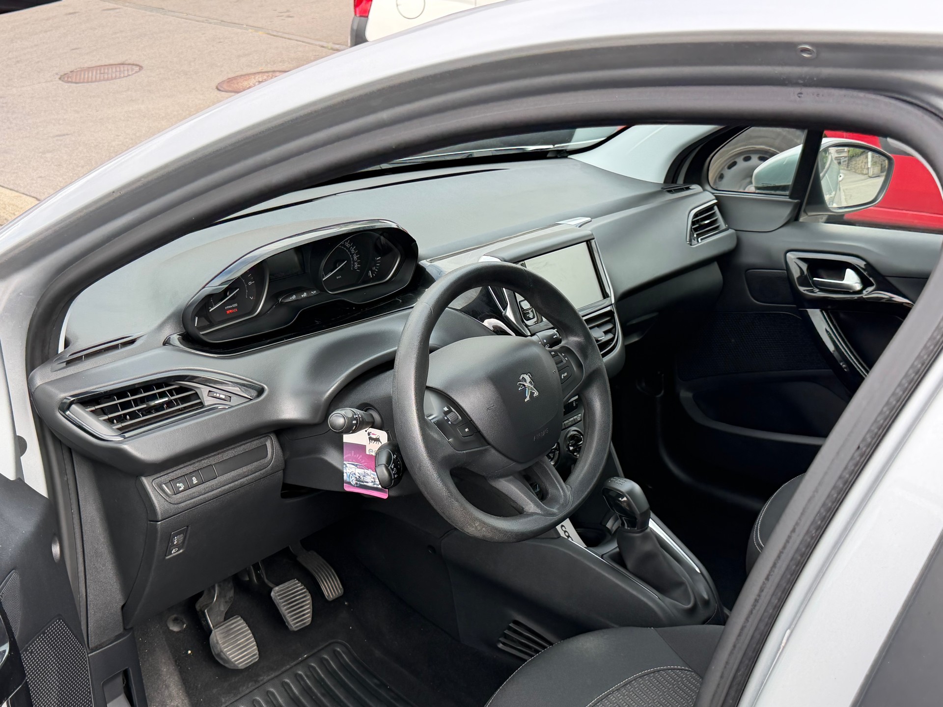 PEUGEOT 208 1.2 PureTech Access-image-6