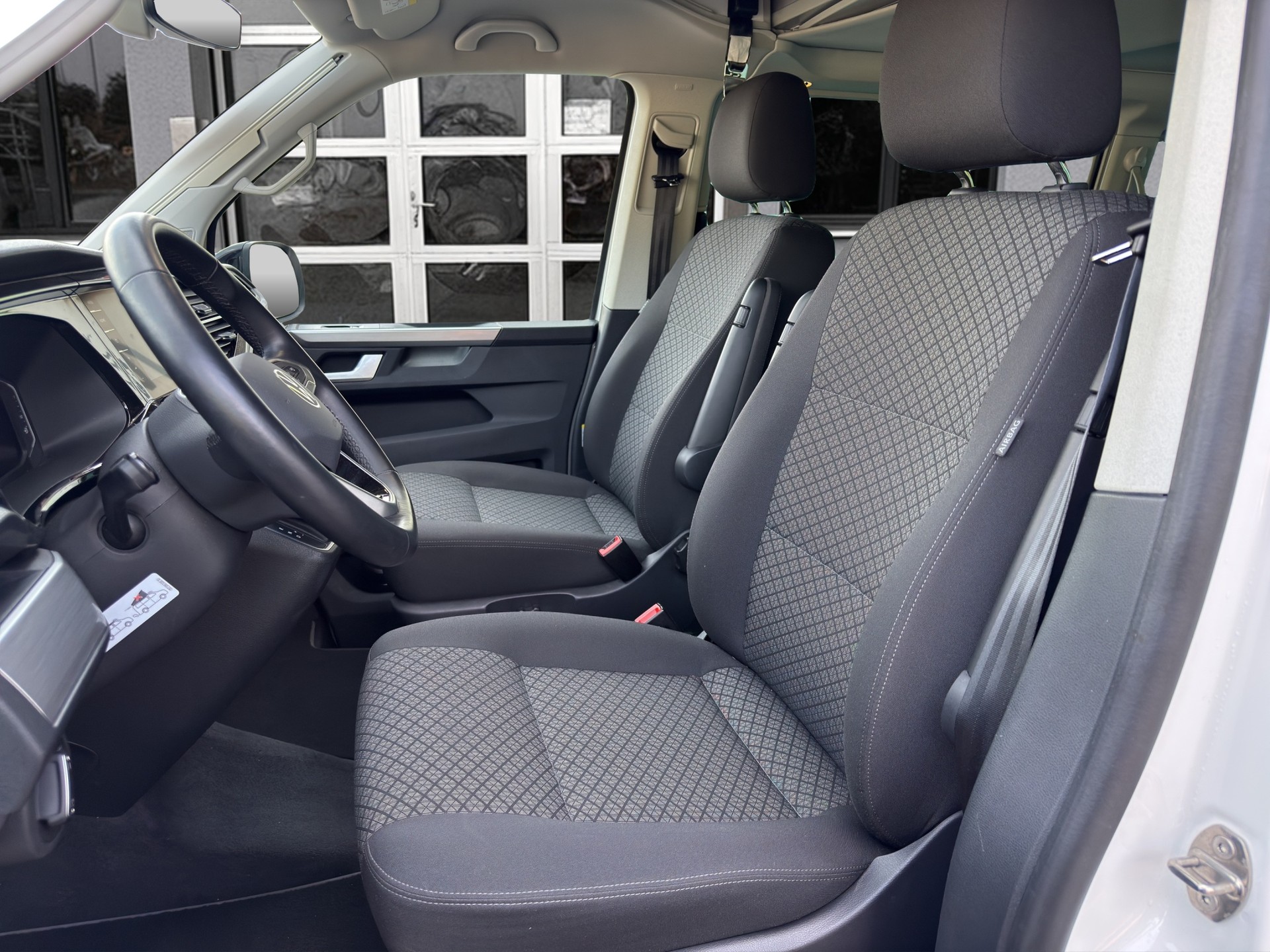 VW T6.1 California 2.0 TDI Beach Edition Liberty DSG-image-19
