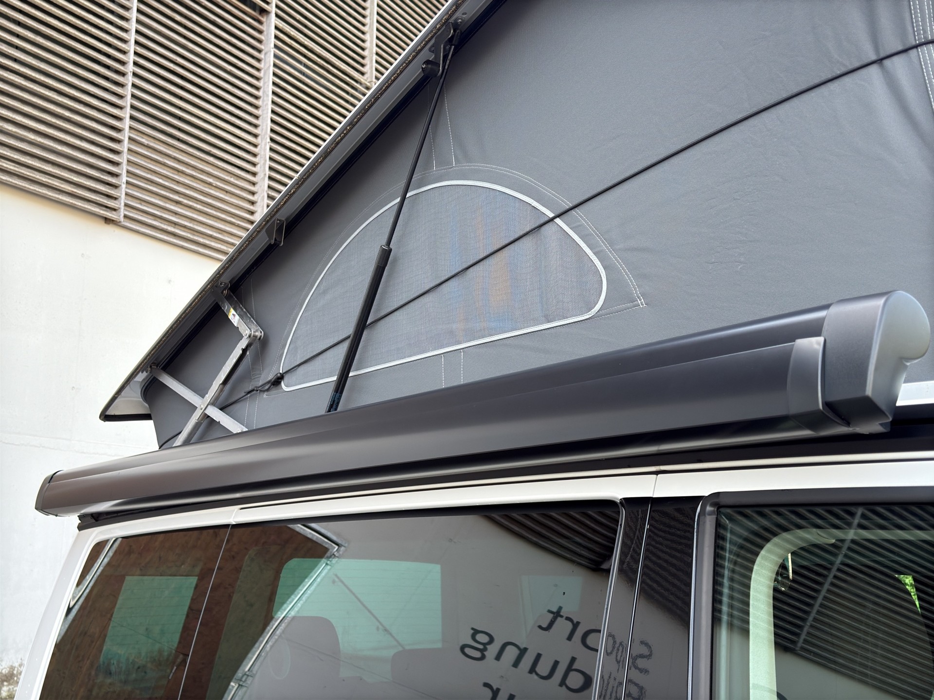 VW T6.1 California 2.0 TDI Beach Edition Liberty DSG-image-10