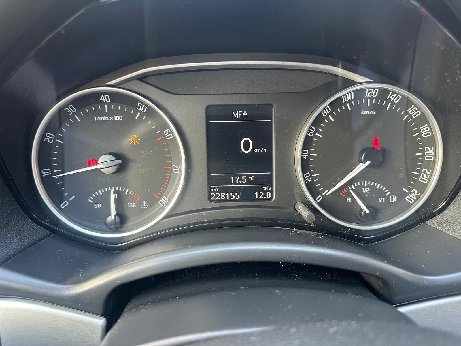 SKODA Octavia Combi 1.8 TSI Scout 4x4-image-11