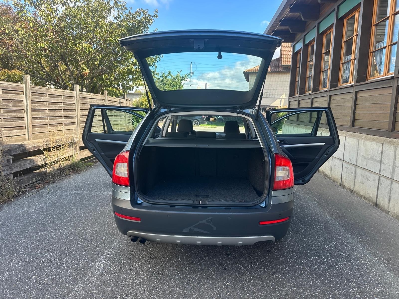 SKODA Octavia Combi 1.8 TSI Scout 4x4-image-6