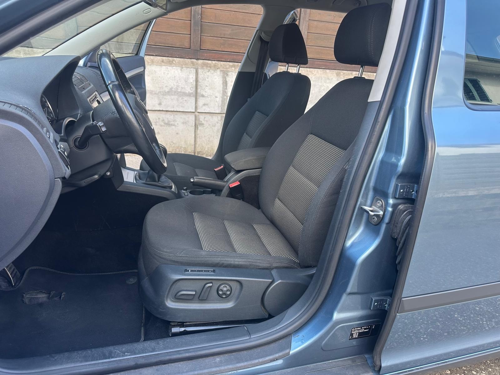 SKODA Octavia Combi 1.8 TSI Scout 4x4-image-8