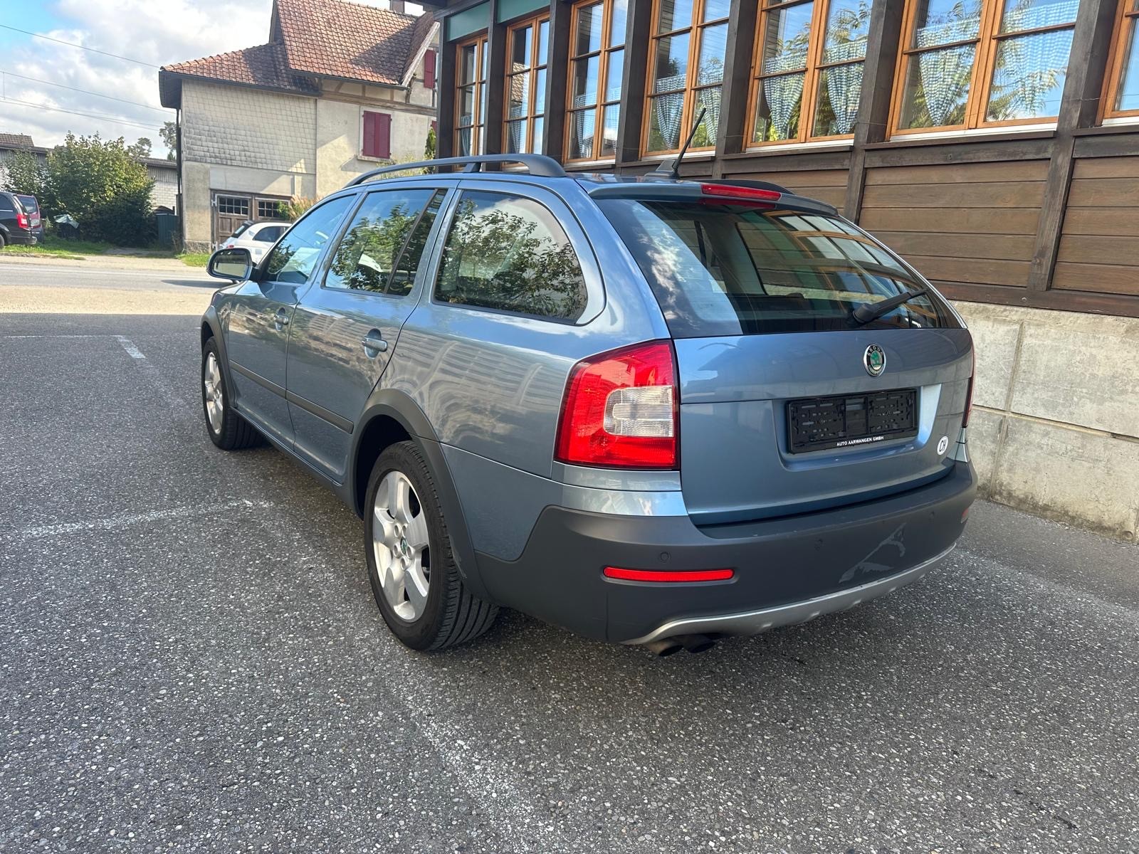 SKODA Octavia Combi 1.8 TSI Scout 4x4-image-2