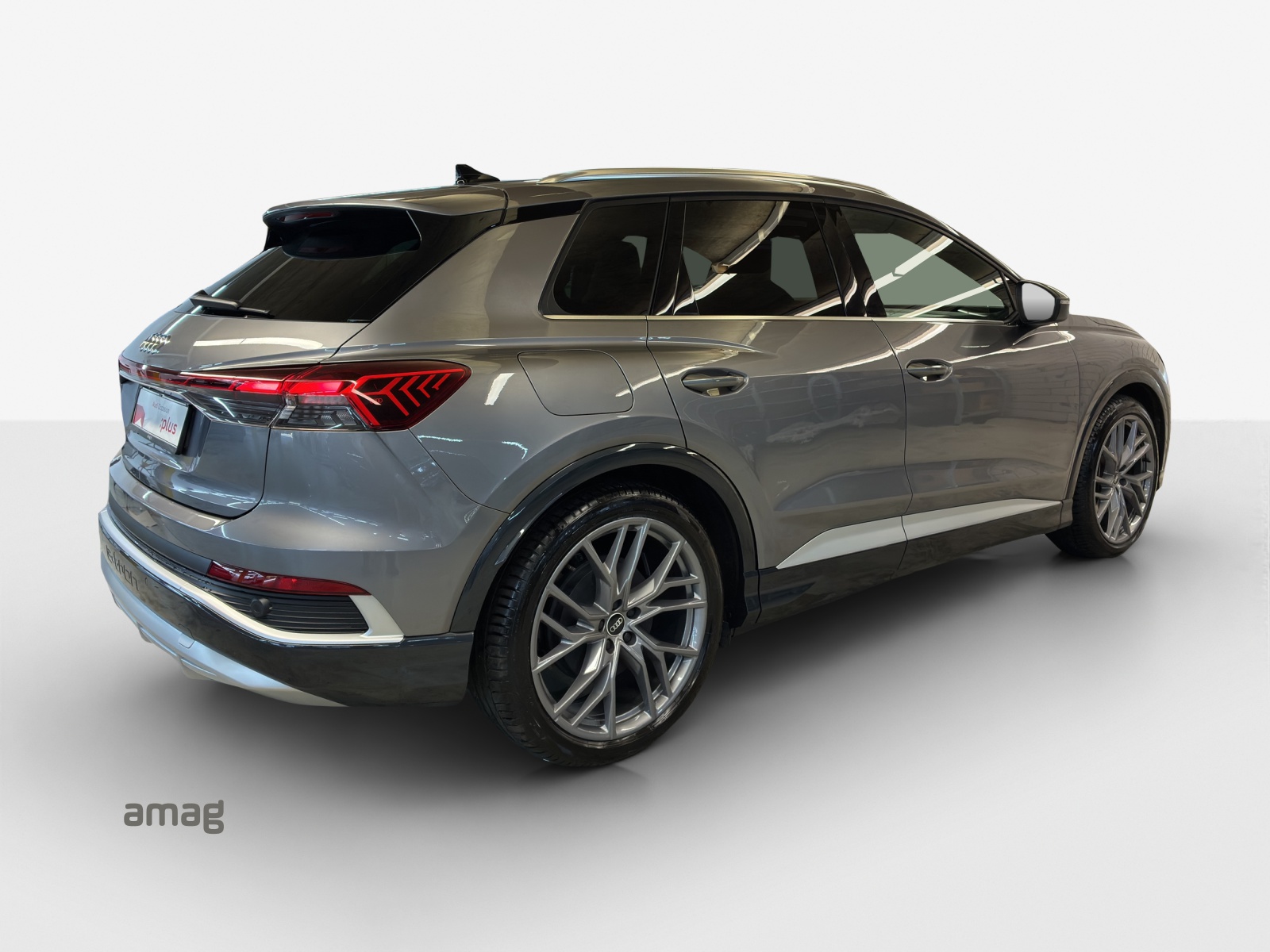 AUDI Q4 e-tron 50 quattro-image-4
