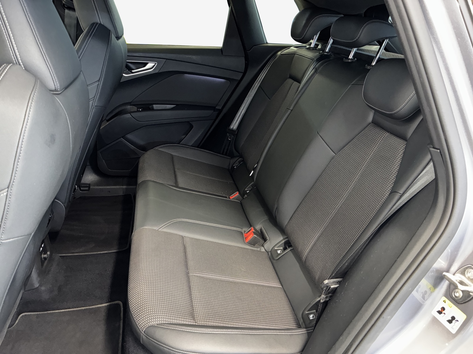 AUDI Q4 e-tron 50 quattro-image-11