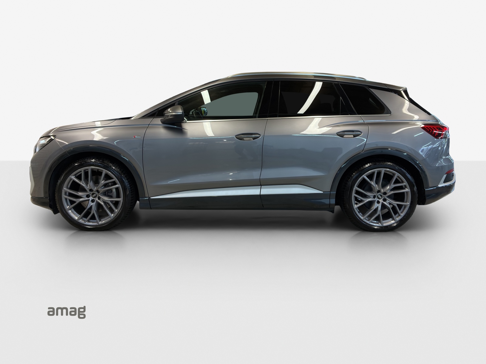 AUDI Q4 e-tron 50 quattro-showroom-element-1