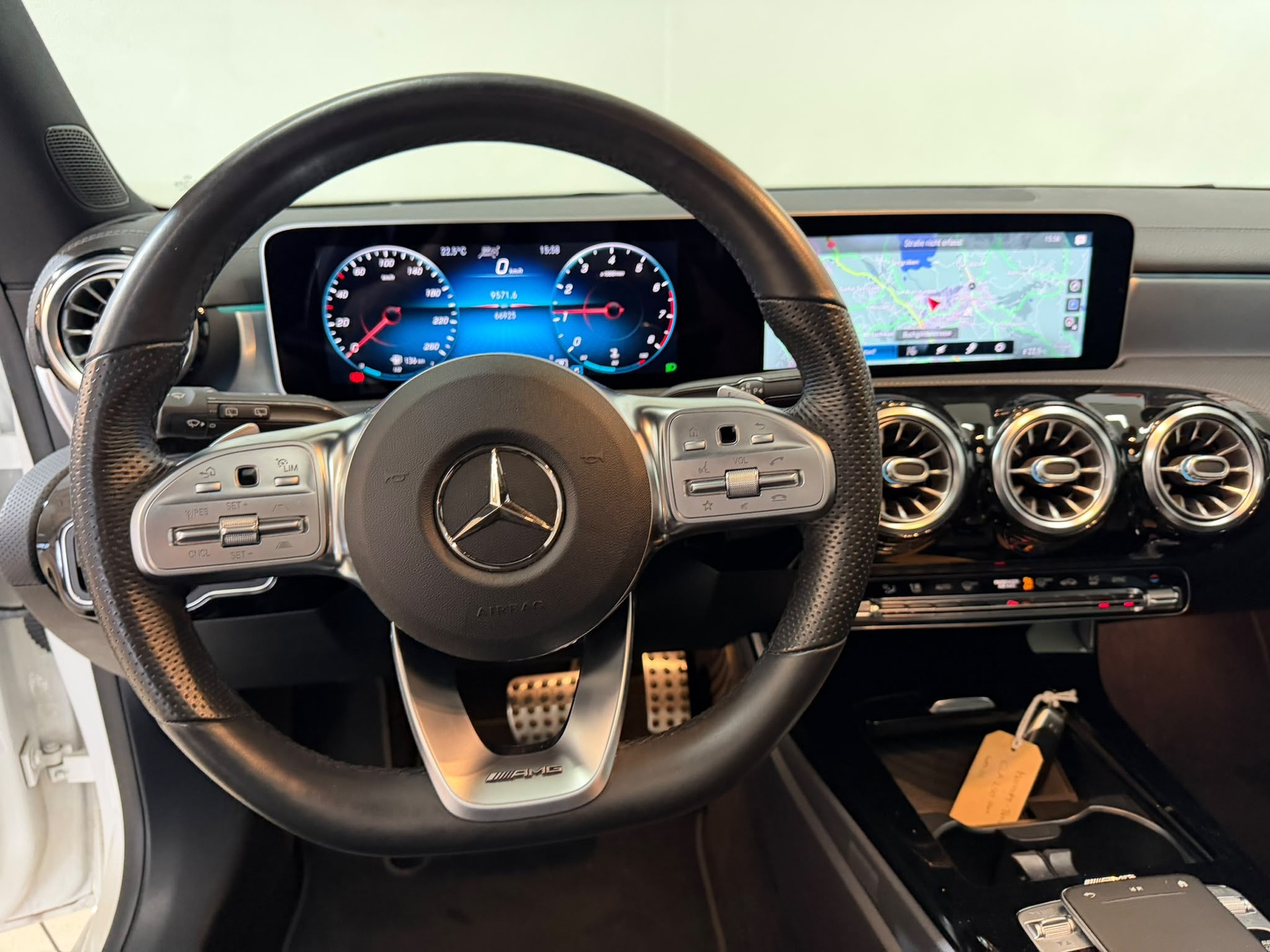 MERCEDES-BENZ CLA Shooting Brake 250 4Matic 7G-DCT AMG Line-image-6
