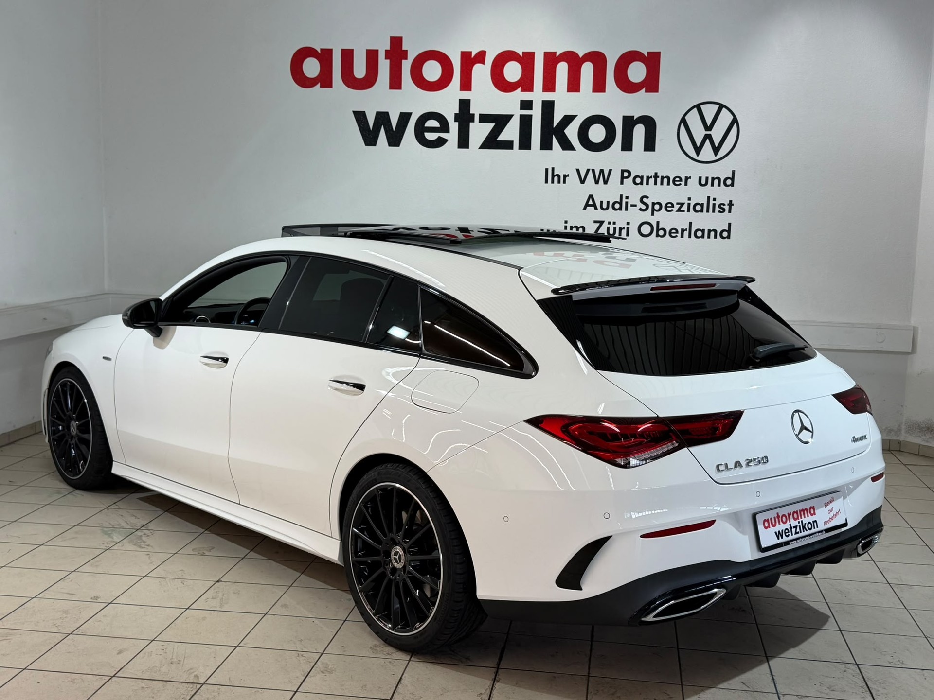 MERCEDES-BENZ CLA Shooting Brake 250 4Matic 7G-DCT AMG Line-image-2