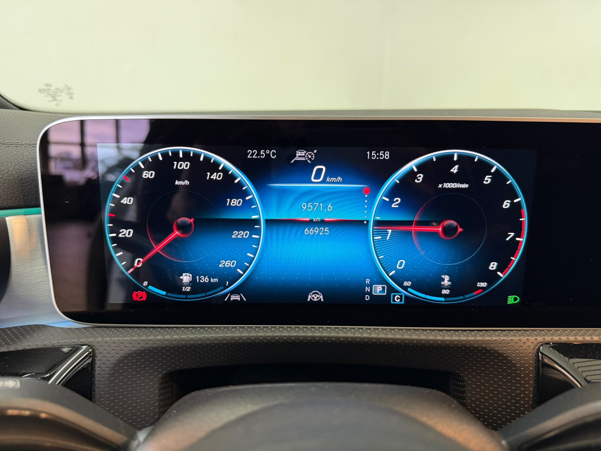 MERCEDES-BENZ CLA Shooting Brake 250 4Matic 7G-DCT AMG Line-image-11