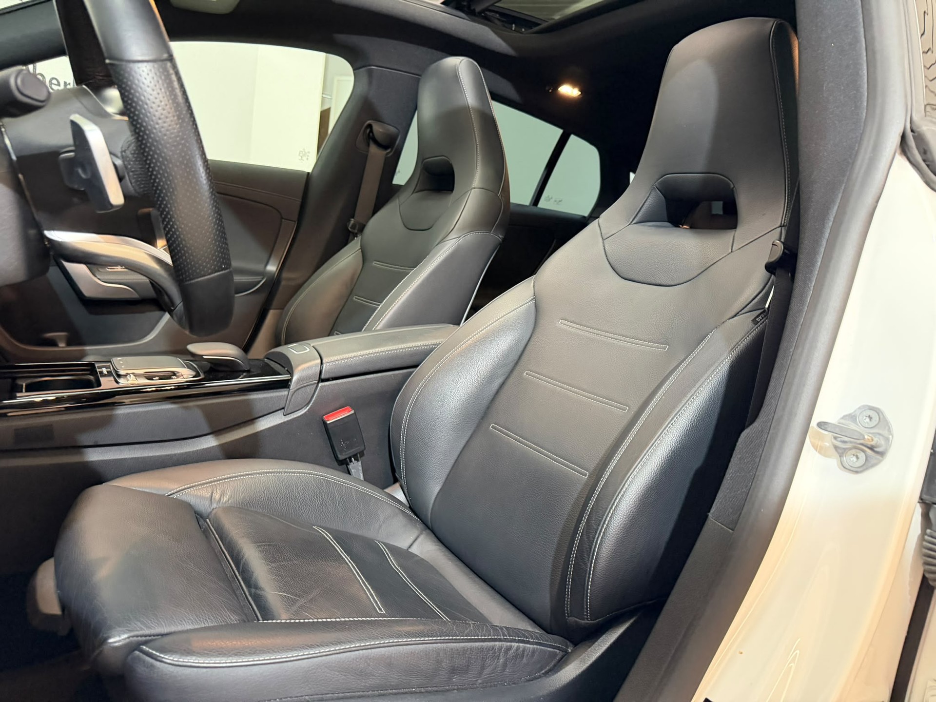 MERCEDES-BENZ CLA Shooting Brake 250 4Matic 7G-DCT AMG Line-image-8