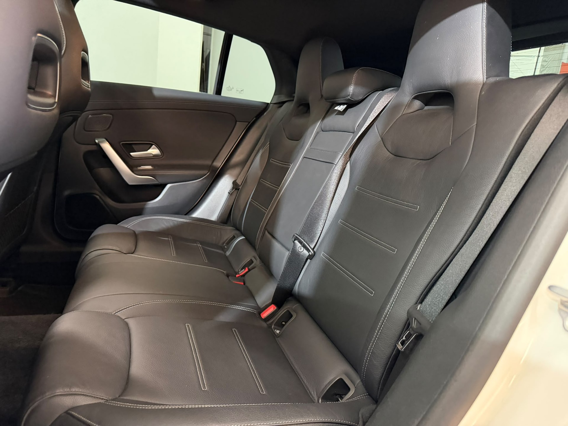 MERCEDES-BENZ CLA Shooting Brake 250 4Matic 7G-DCT AMG Line-image-9
