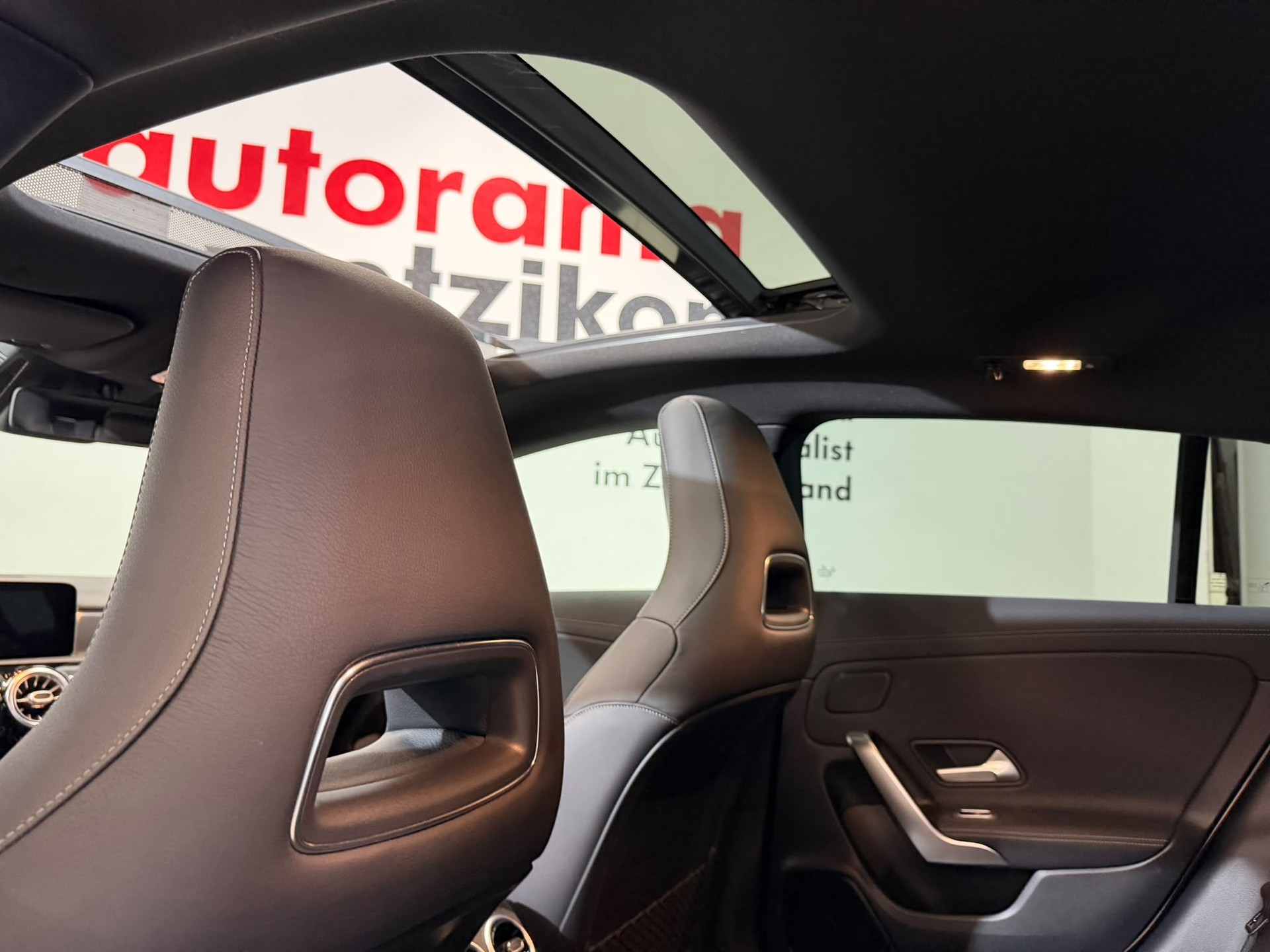 MERCEDES-BENZ CLA Shooting Brake 250 4Matic 7G-DCT AMG Line-image-10